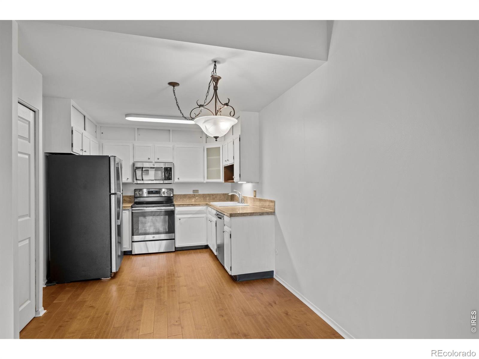 MLS Image #9 for 695 s alton way,denver, Colorado