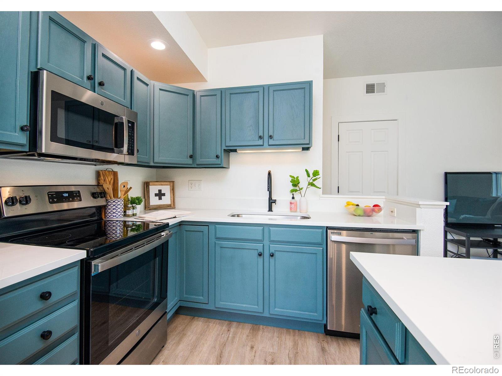 MLS Image #4 for 1907  grays peak drive,loveland, Colorado