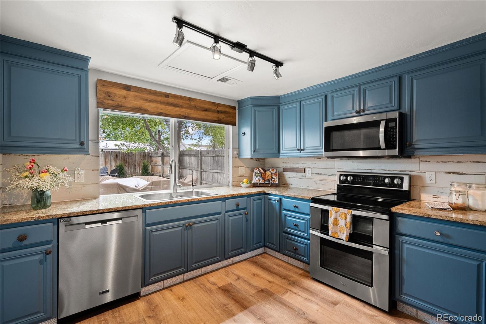 MLS Image #11 for 4676 s lincoln street,englewood, Colorado