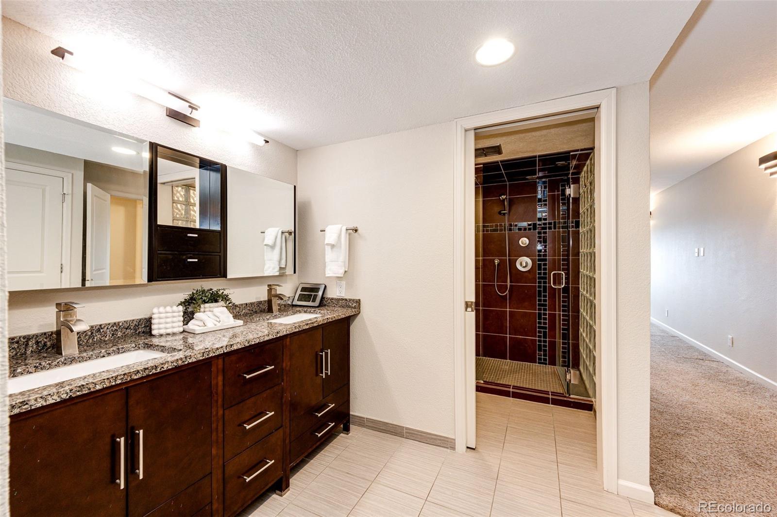 MLS Image #16 for 1551  larimer street 1702,denver, Colorado