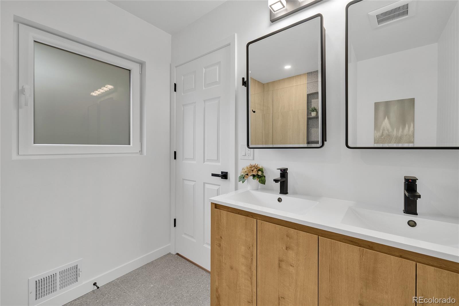 MLS Image #26 for 3651 s grape street,denver, Colorado