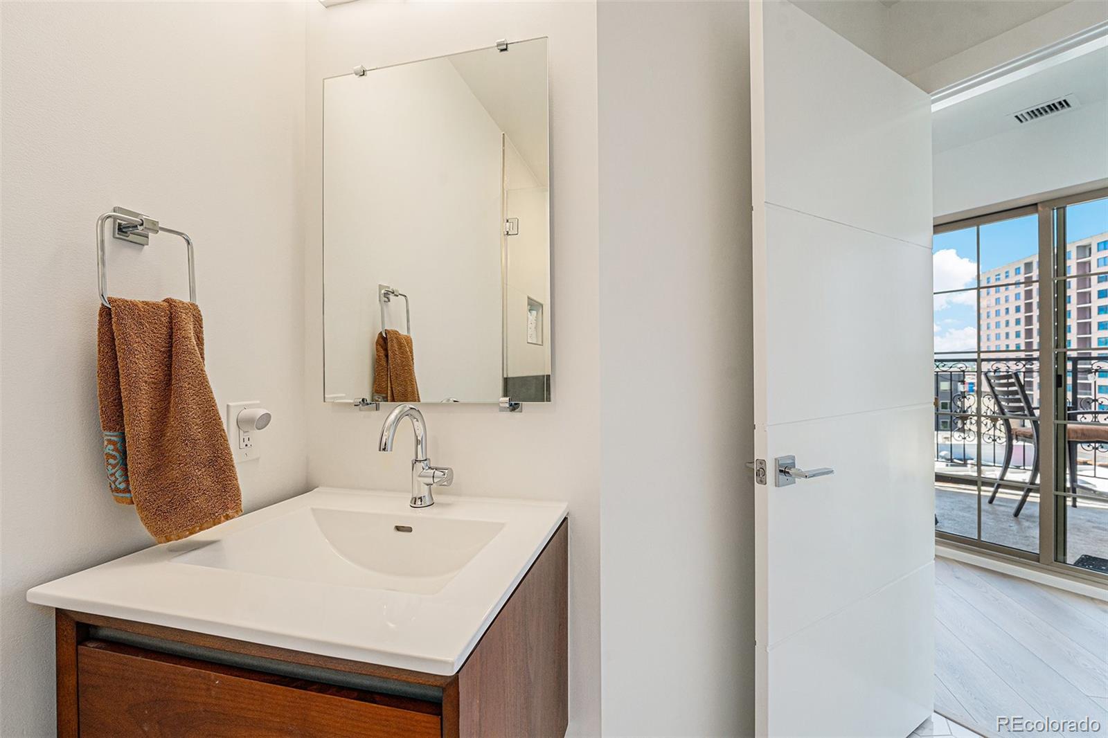 MLS Image #22 for 925 n lincoln street,denver, Colorado