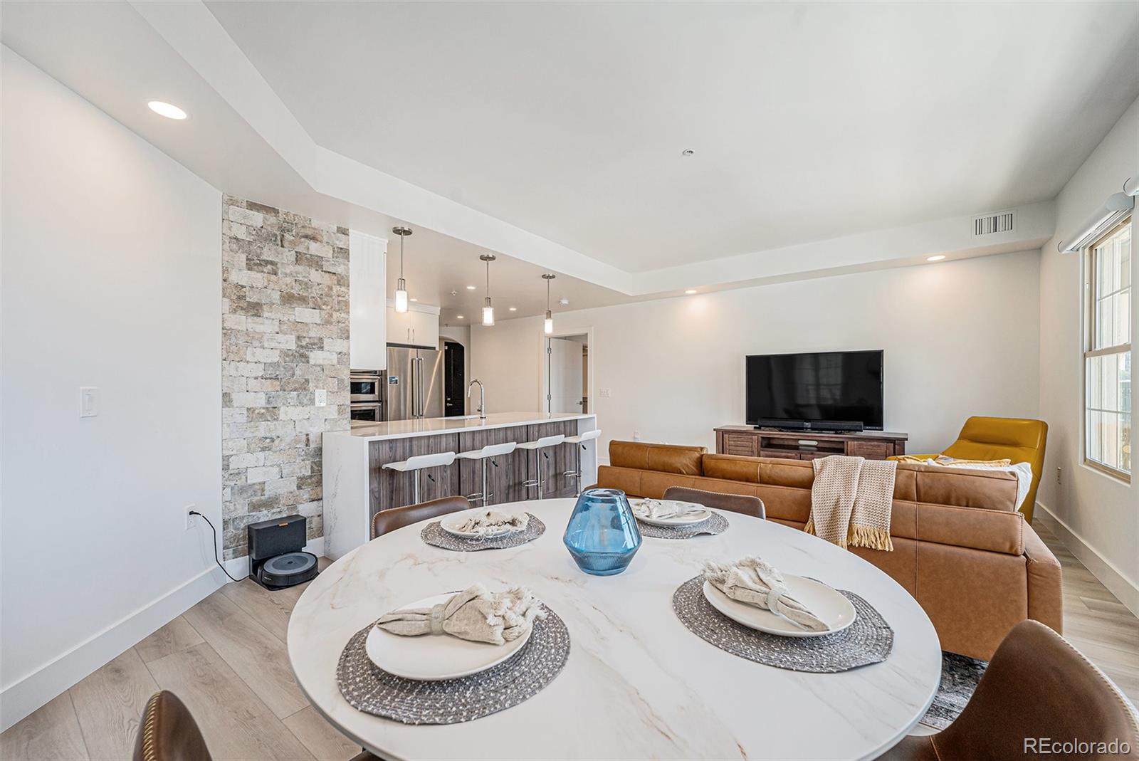 MLS Image #4 for 925 n lincoln street,denver, Colorado