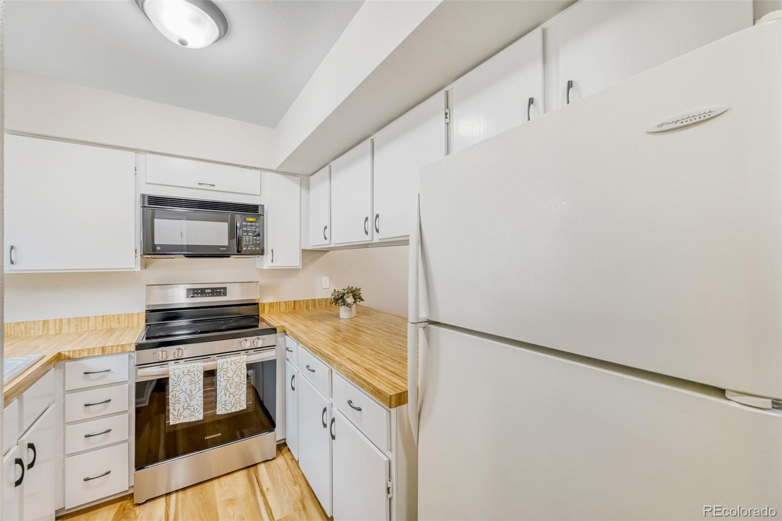 MLS Image #4 for 6815 w 84th way,arvada, Colorado