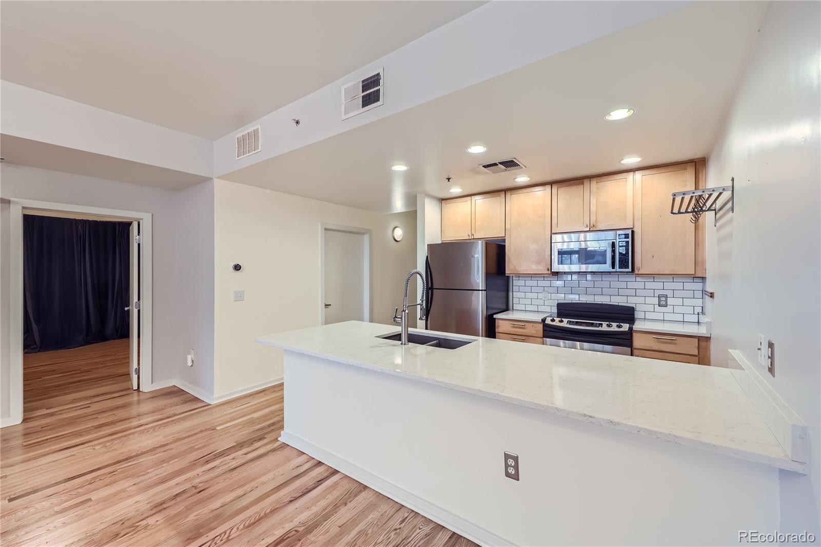 MLS Image #4 for 275 s harrison street,denver, Colorado