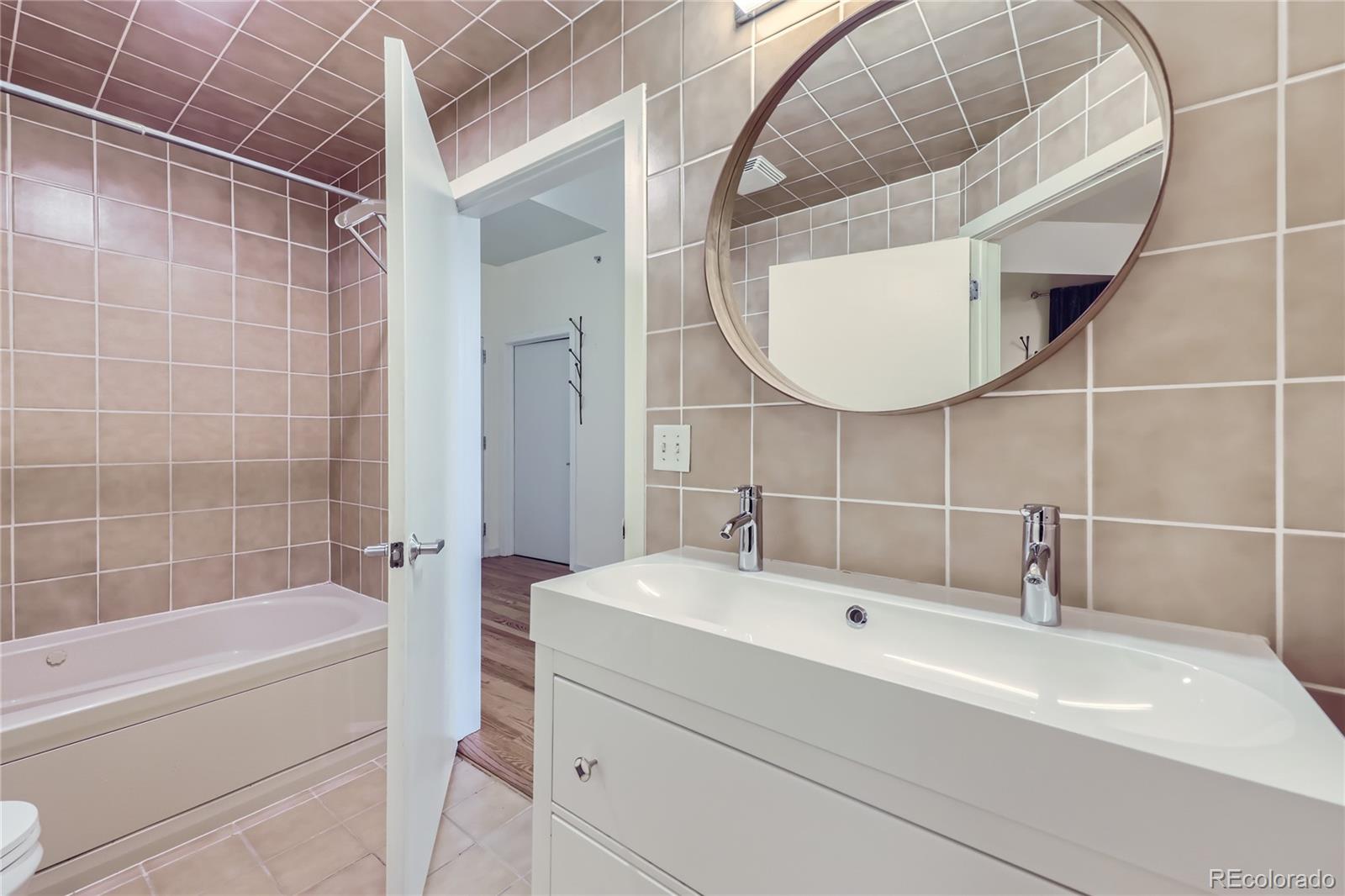 MLS Image #7 for 275 s harrison street,denver, Colorado