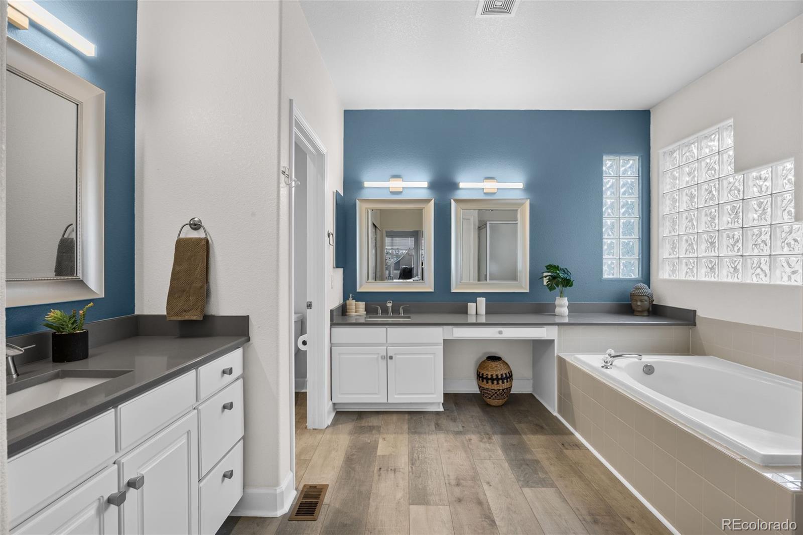 MLS Image #18 for 9647 e arbor place,englewood, Colorado