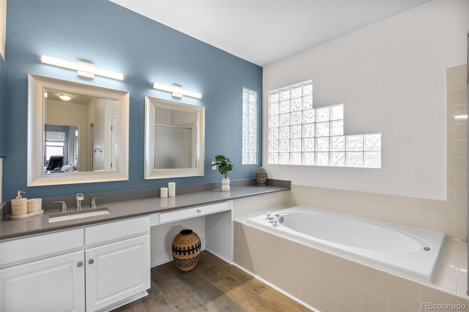 MLS Image #19 for 9647 e arbor place,englewood, Colorado