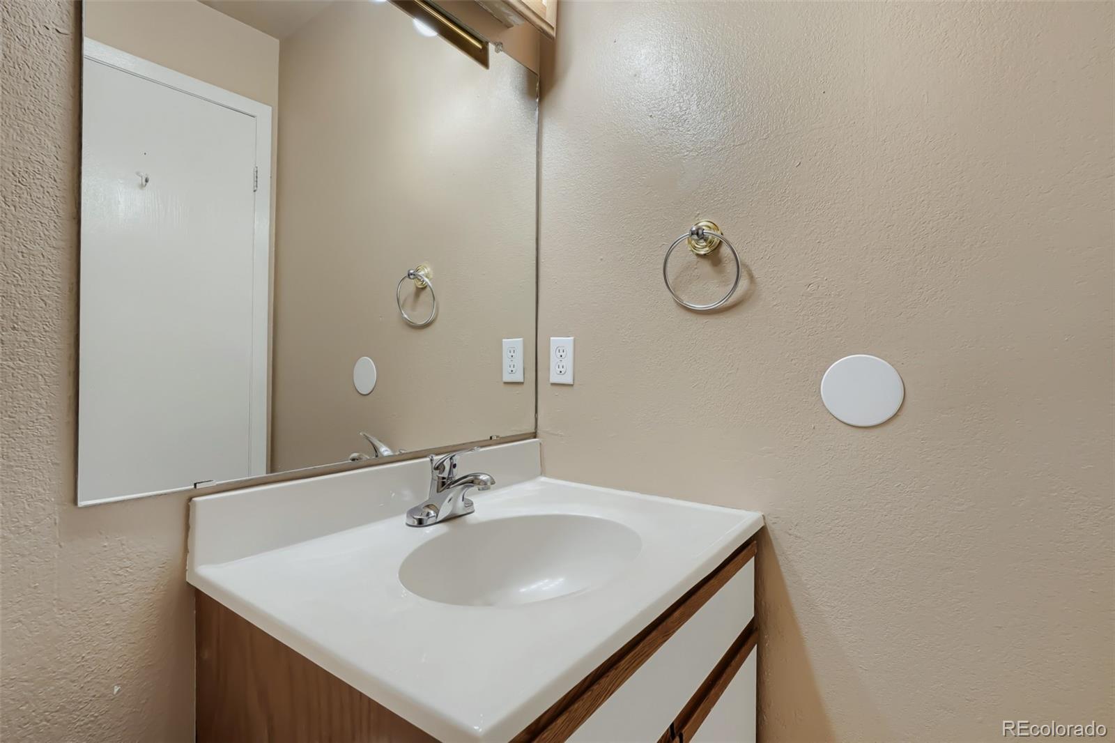 MLS Image #15 for 10223 e peakview avenue,englewood, Colorado