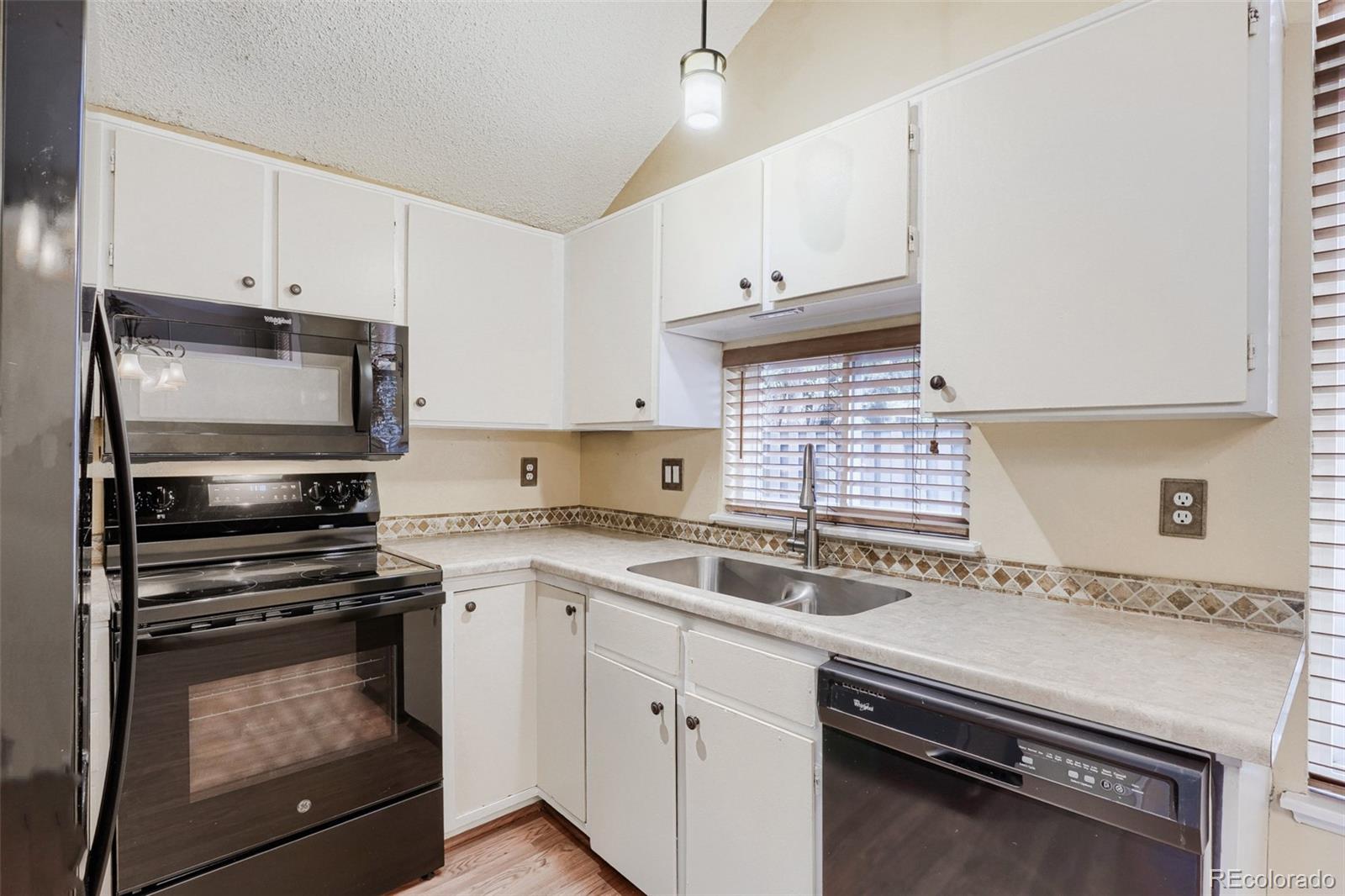 MLS Image #8 for 10223 e peakview avenue,englewood, Colorado