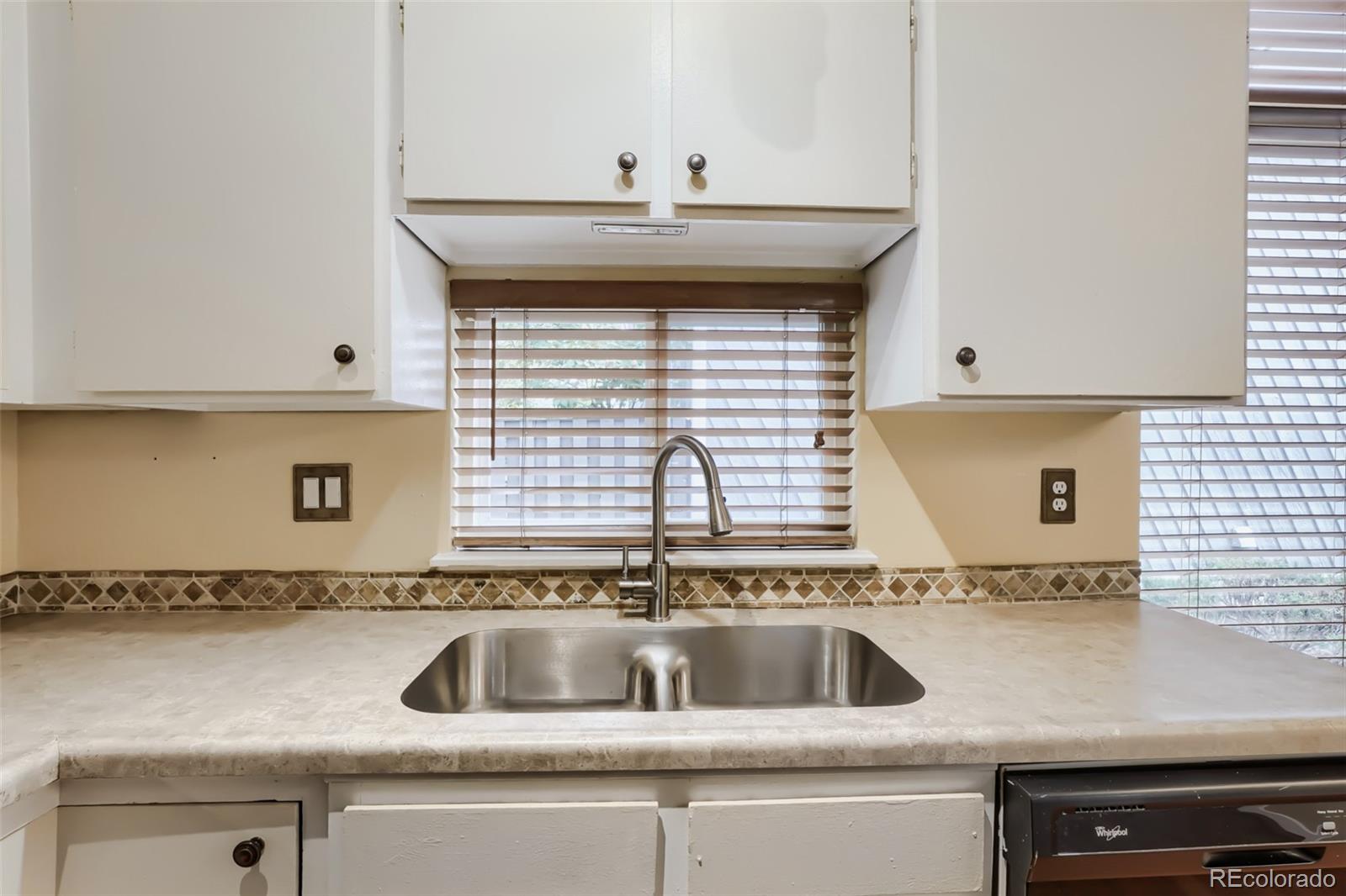 MLS Image #9 for 10223 e peakview avenue,englewood, Colorado