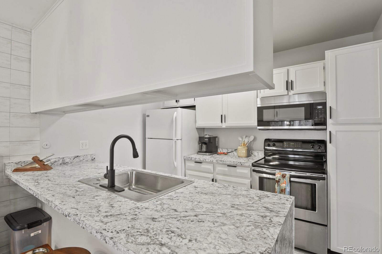 MLS Image #6 for 8796  chase drive,arvada, Colorado