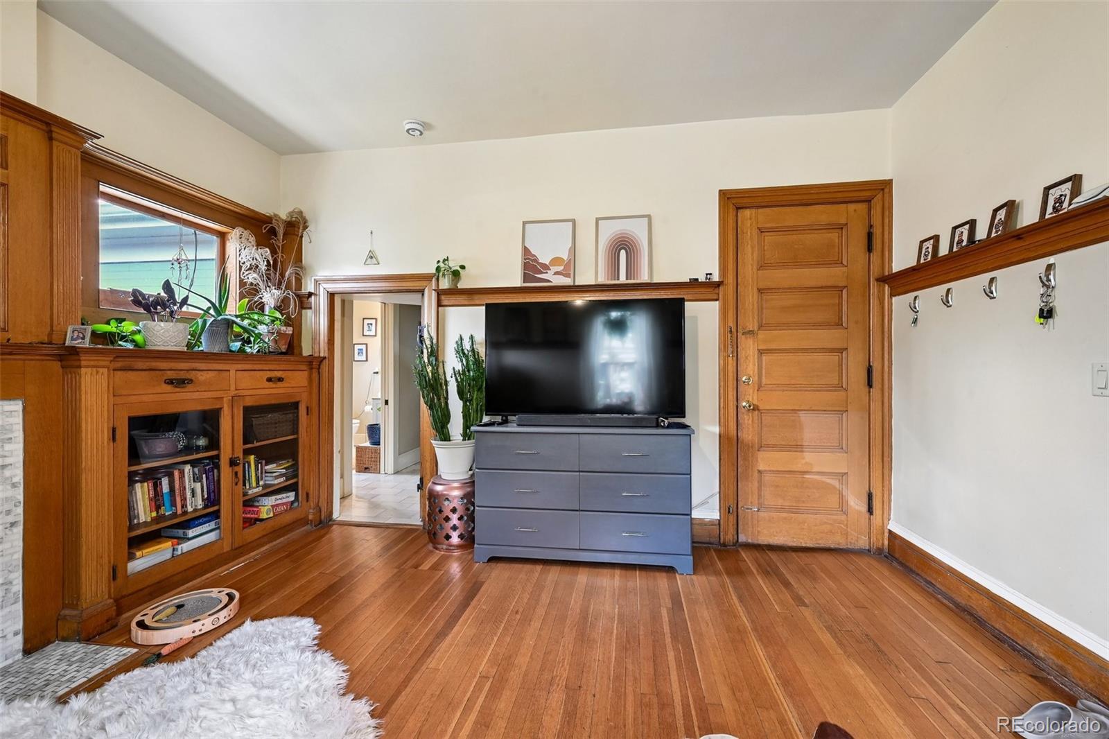 MLS Image #10 for 1646 n high street,denver, Colorado