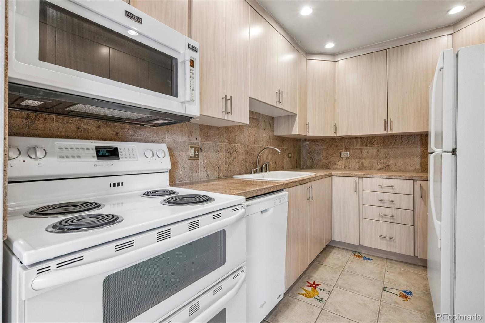 MLS Image #18 for 4570 e yale avenue,denver, Colorado