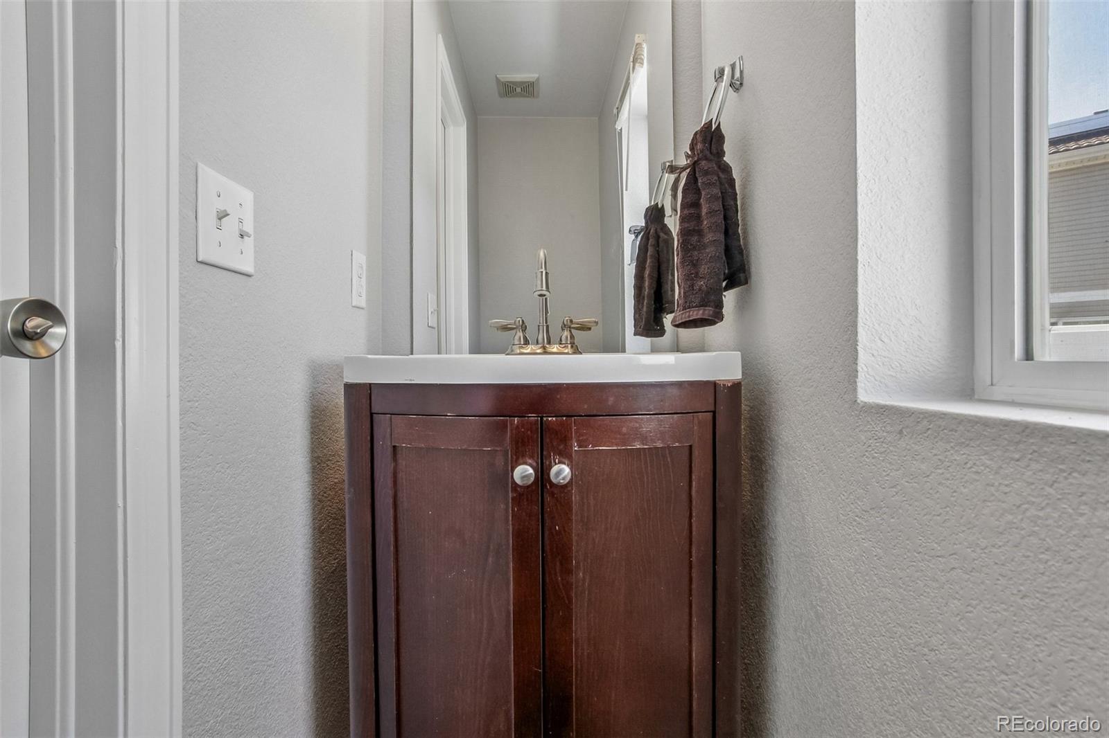 MLS Image #13 for 19672 e 55th place,denver, Colorado