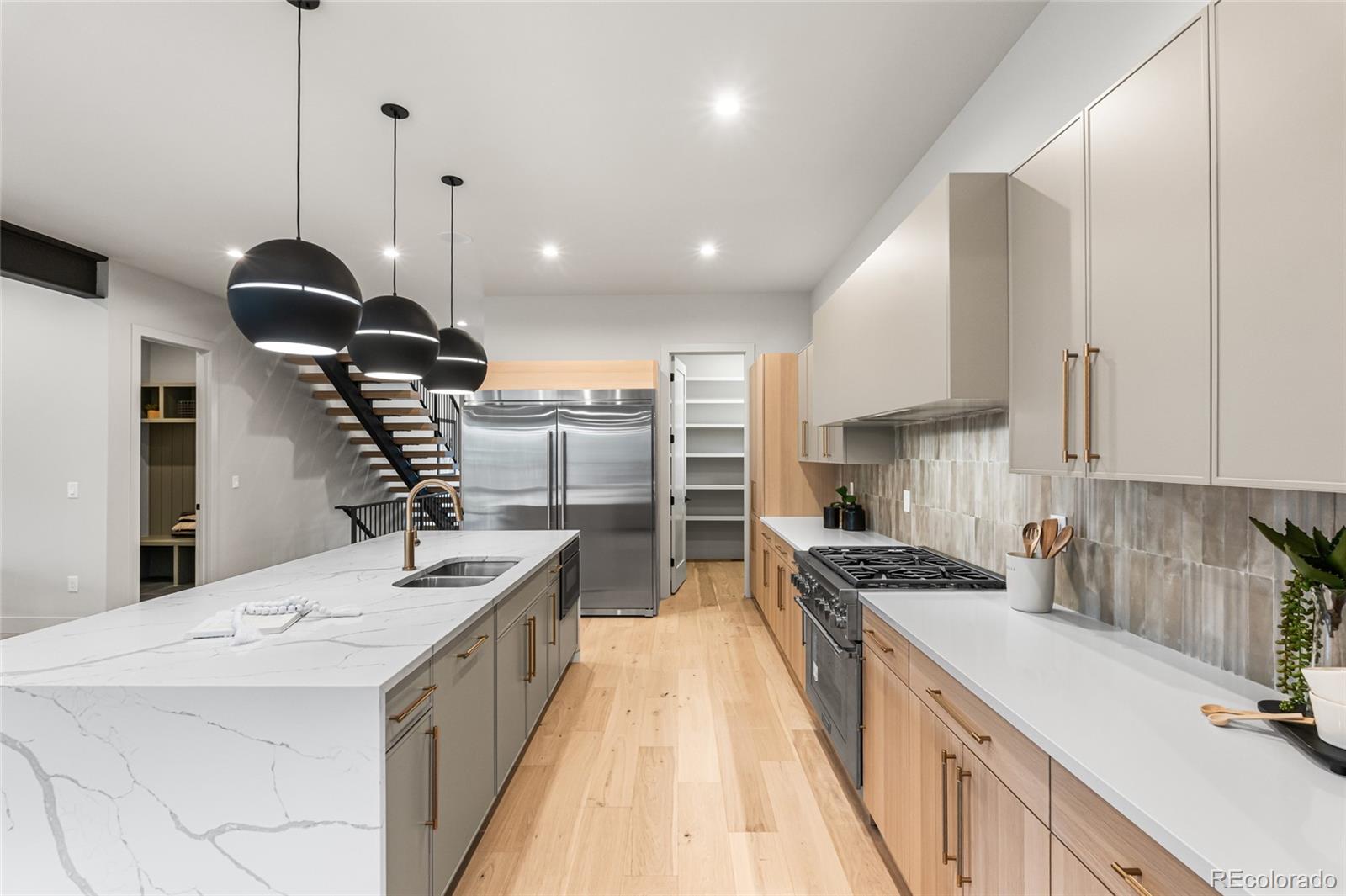 MLS Image #11 for 3015 s ash street,denver, Colorado
