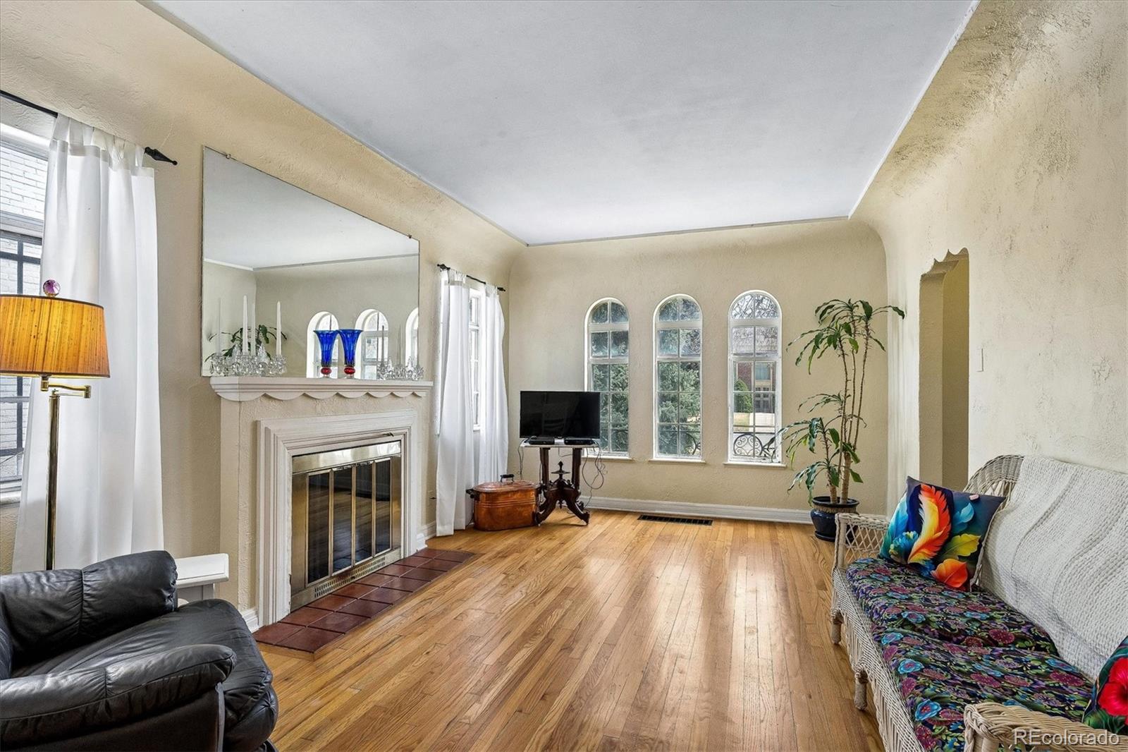 MLS Image #5 for 741  hudson street,denver, Colorado