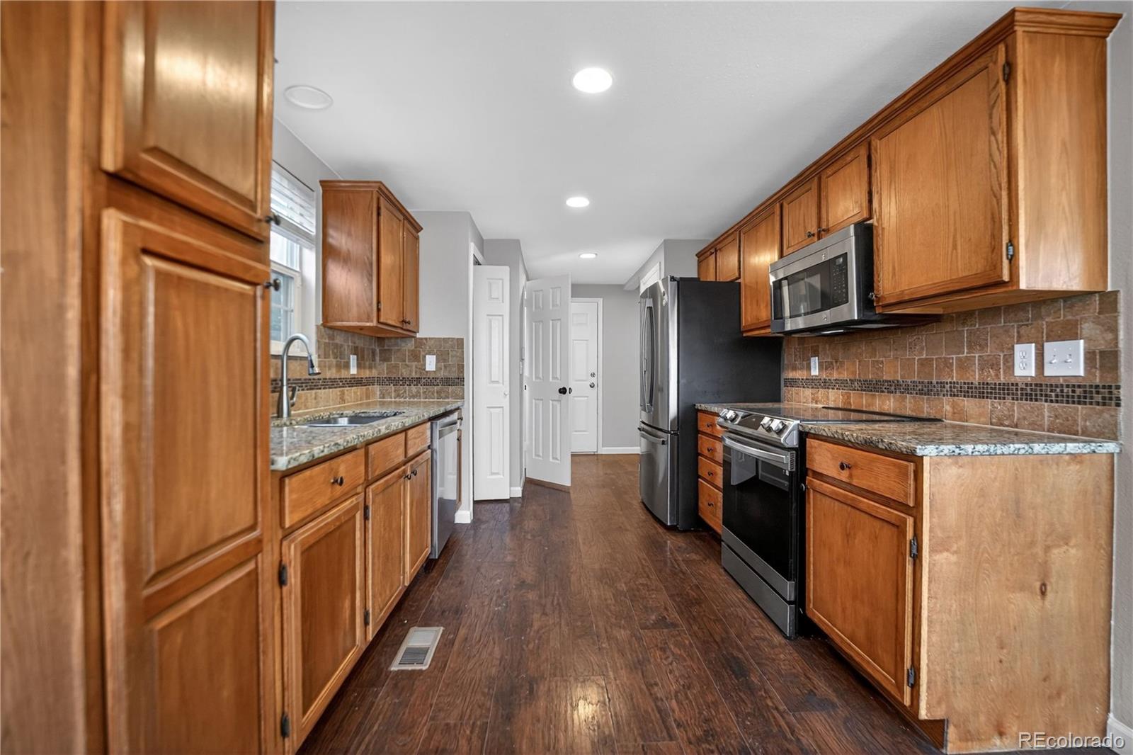 MLS Image #12 for 22471 e princeton drive,aurora, Colorado