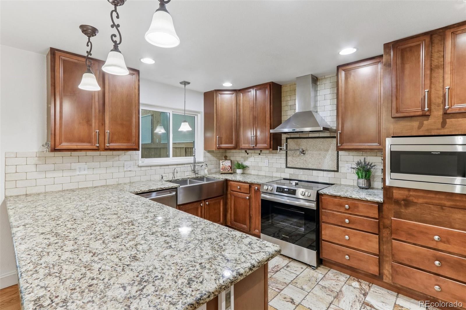 MLS Image #10 for 9183 e oxford drive,denver, Colorado