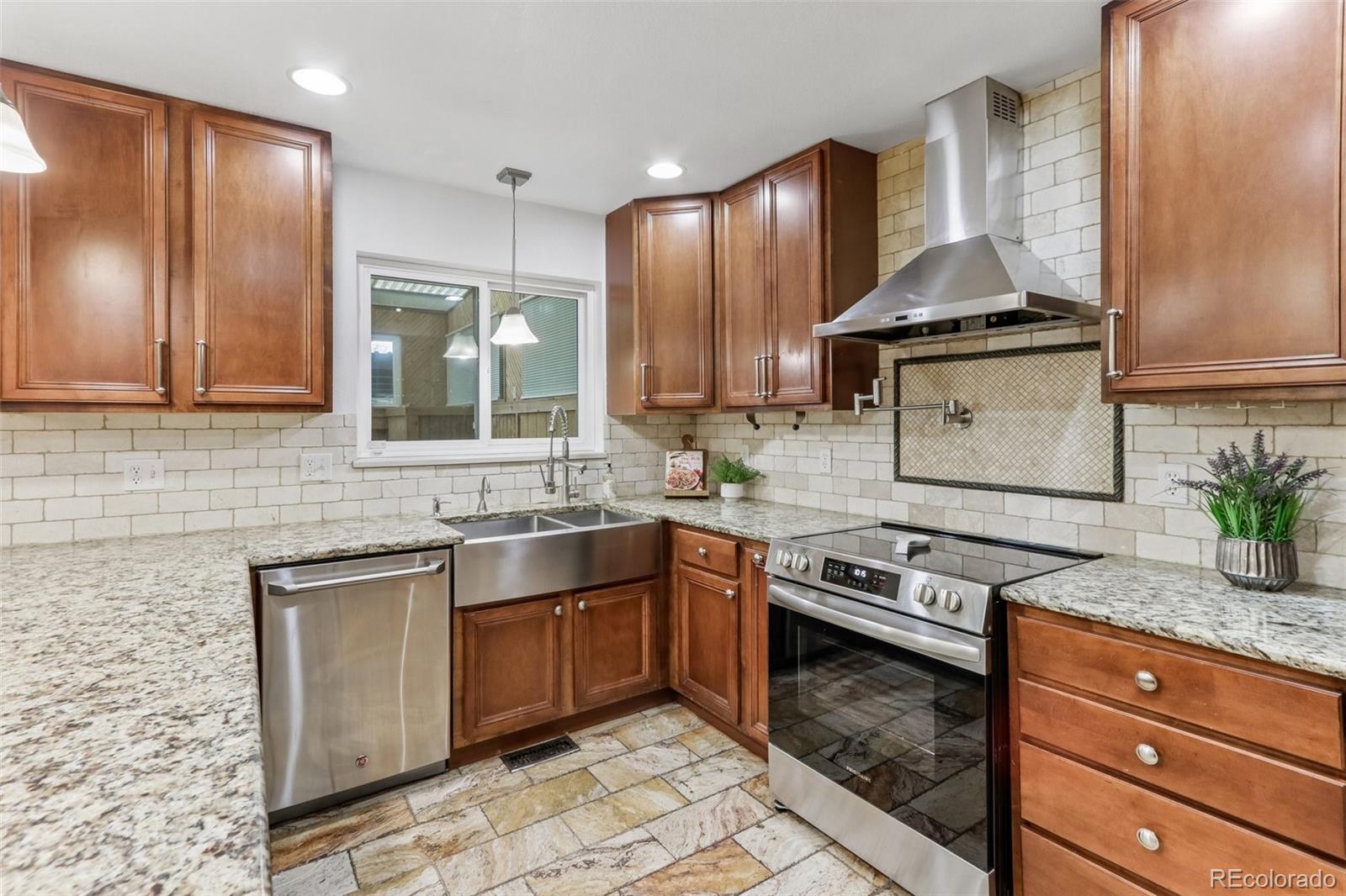 MLS Image #11 for 9183 e oxford drive,denver, Colorado