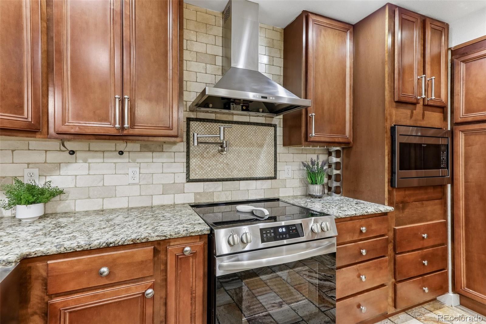 MLS Image #12 for 9183 e oxford drive,denver, Colorado