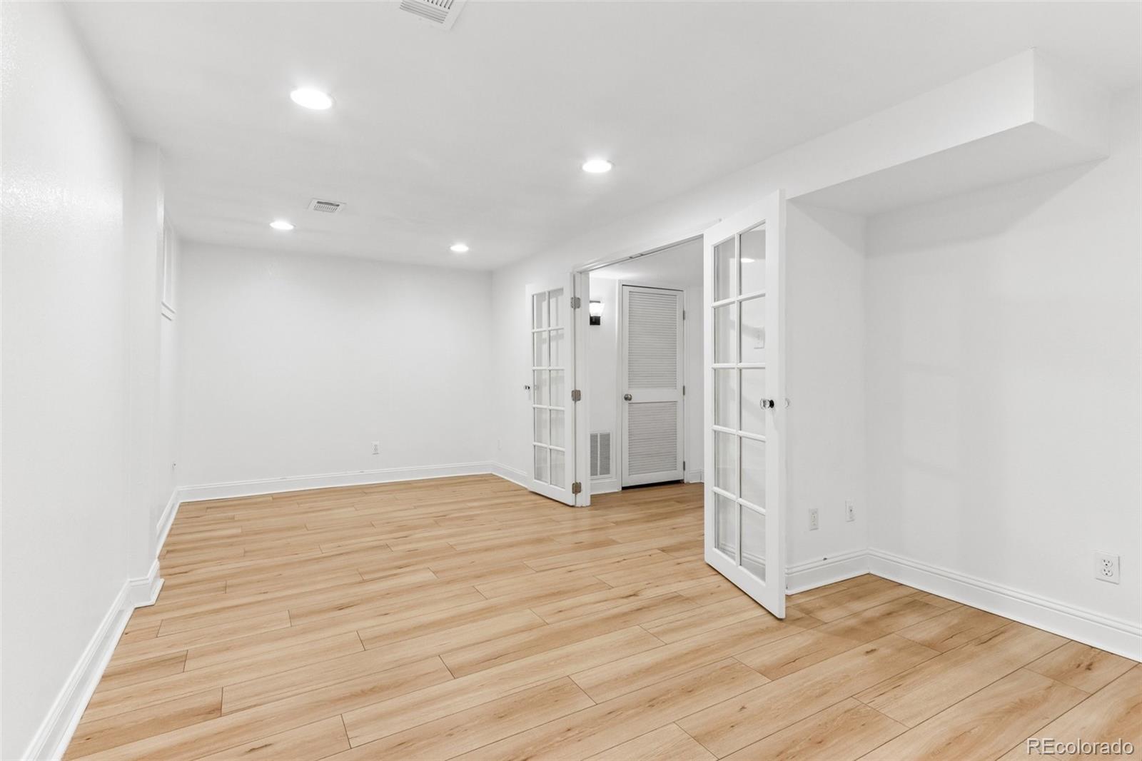 MLS Image #27 for 9183 e oxford drive,denver, Colorado