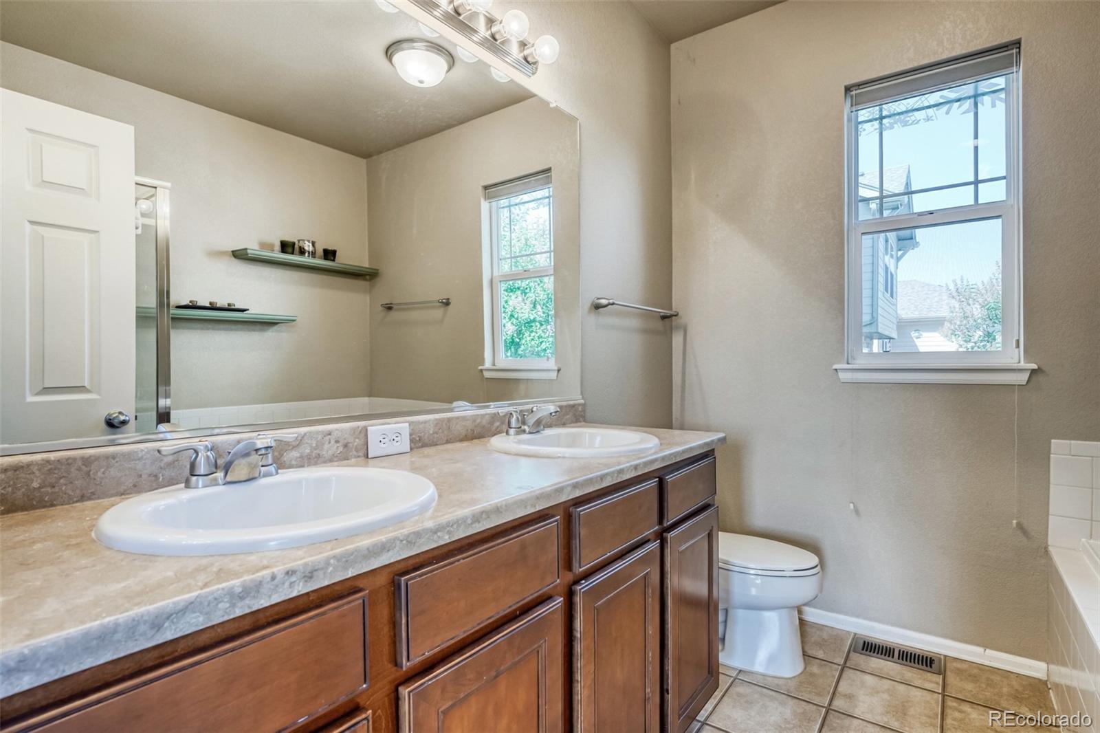 MLS Image #14 for 25107 e canal place,aurora, Colorado