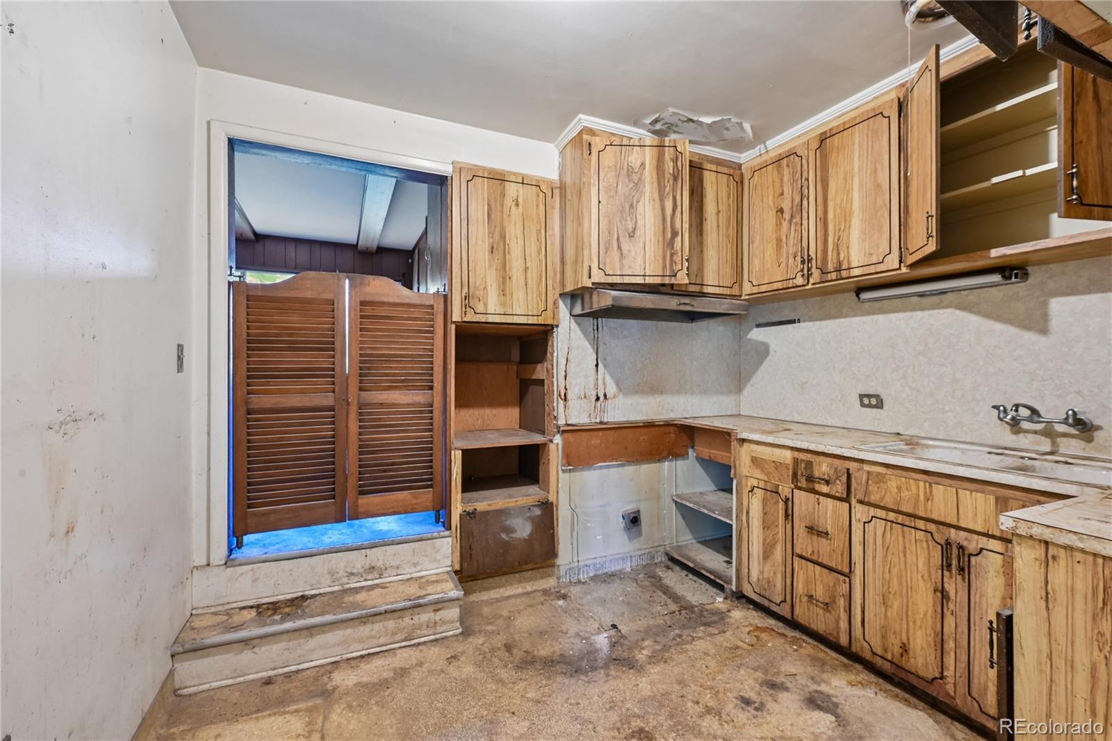 MLS Image #13 for 2627 s clarkson street,denver, Colorado