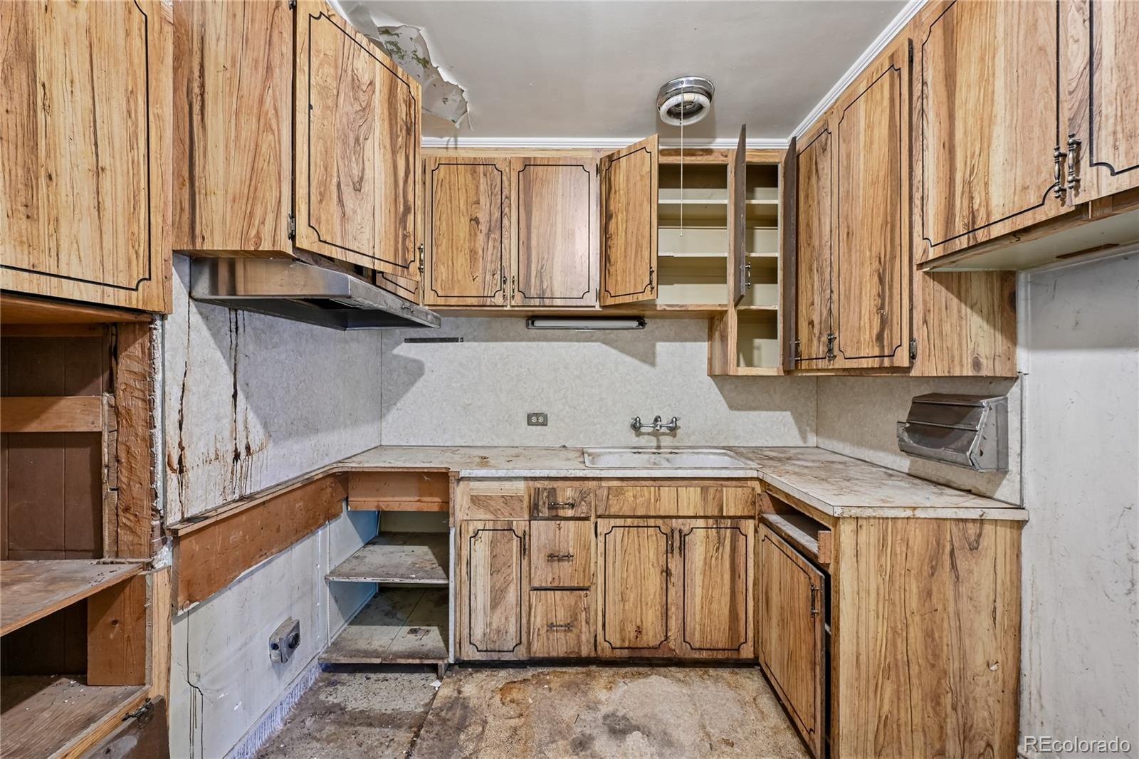 MLS Image #14 for 2627 s clarkson street,denver, Colorado