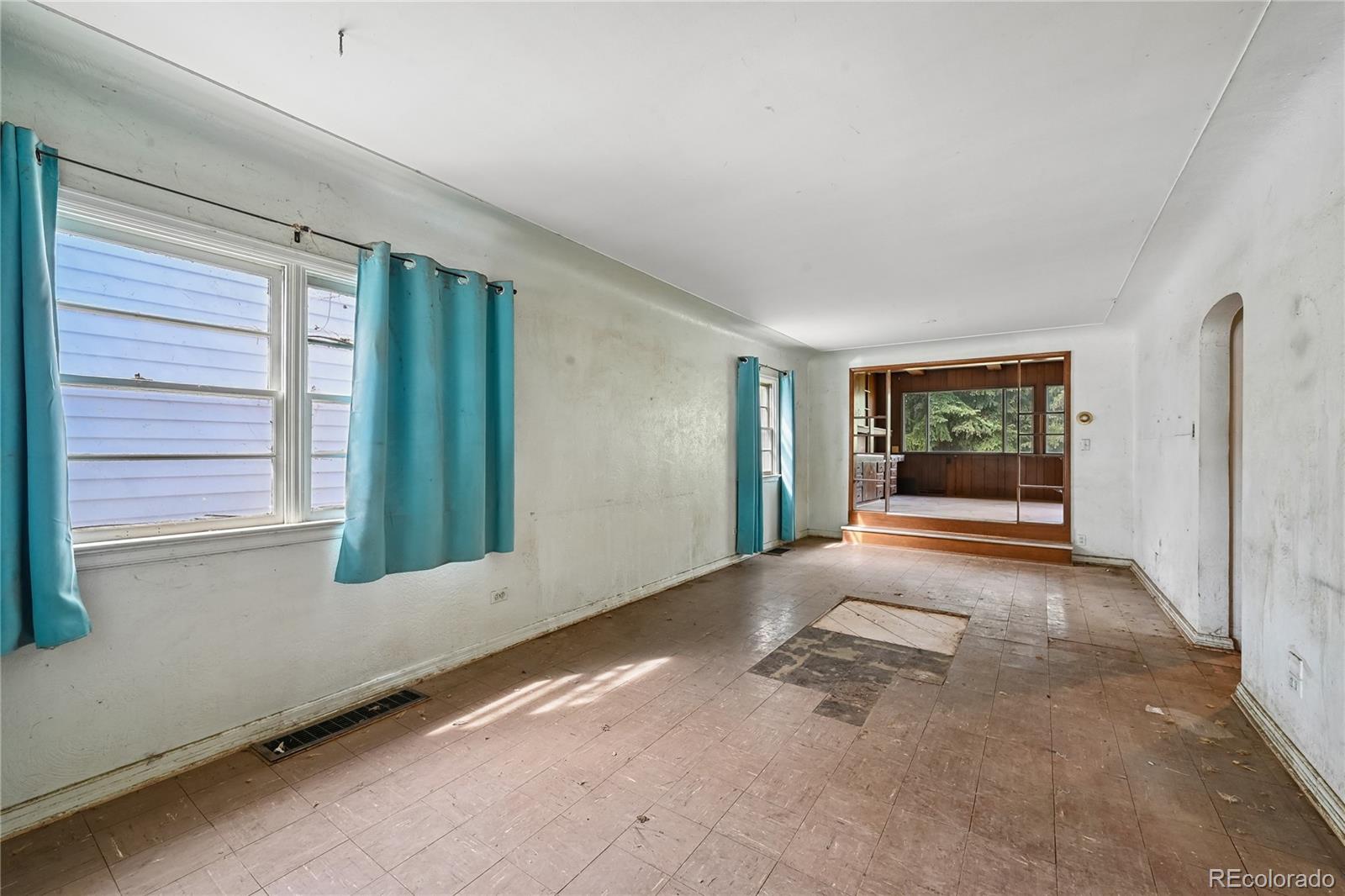 MLS Image #4 for 2627 s clarkson street,denver, Colorado