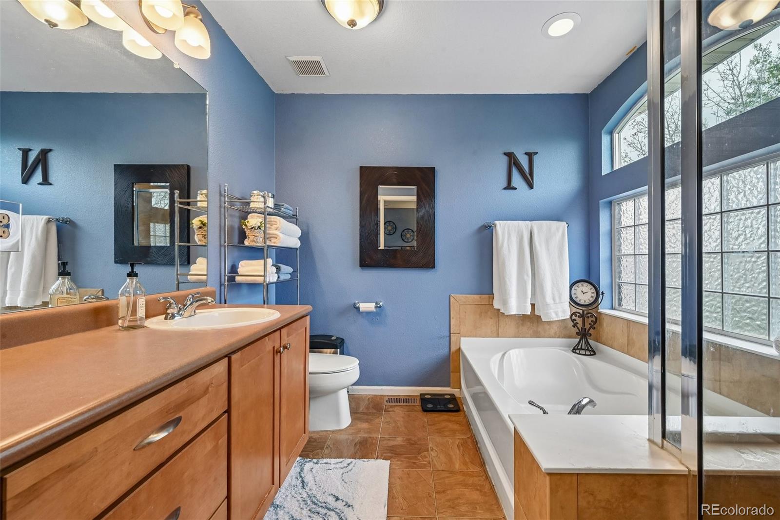MLS Image #10 for 19737 e 50th avenue,denver, Colorado
