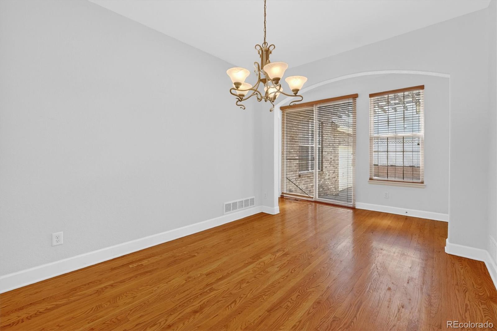 MLS Image #13 for 7622 e 6th place,denver, Colorado