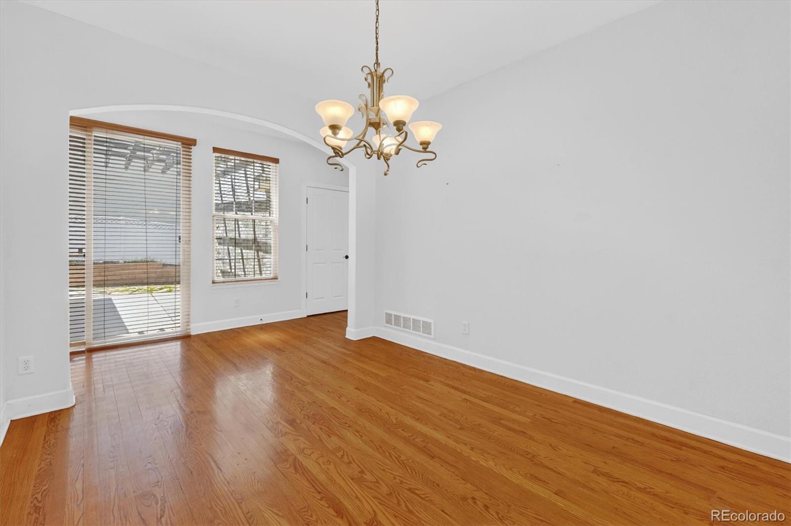 MLS Image #14 for 7622 e 6th place,denver, Colorado