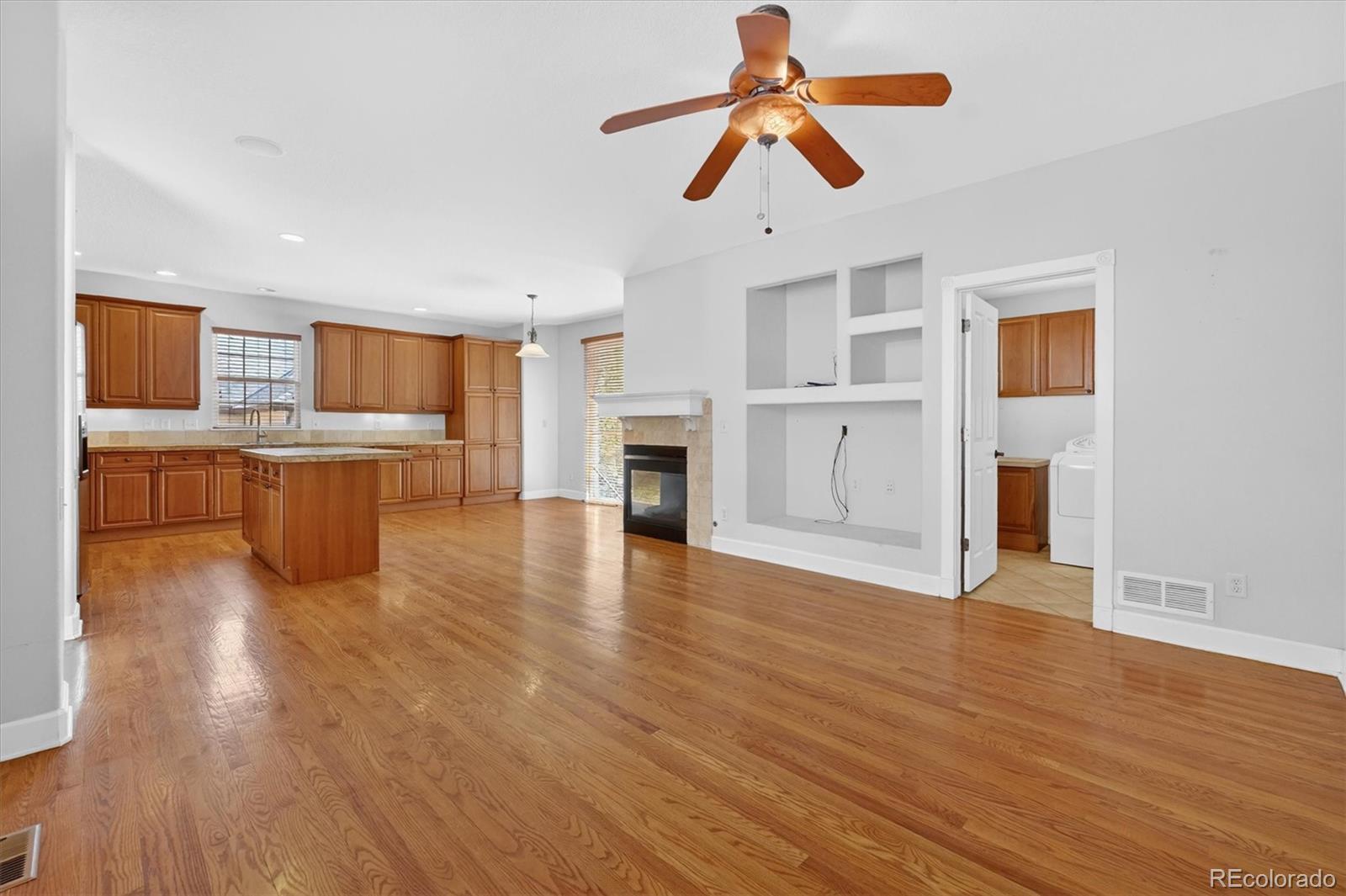 MLS Image #18 for 7622 e 6th place,denver, Colorado