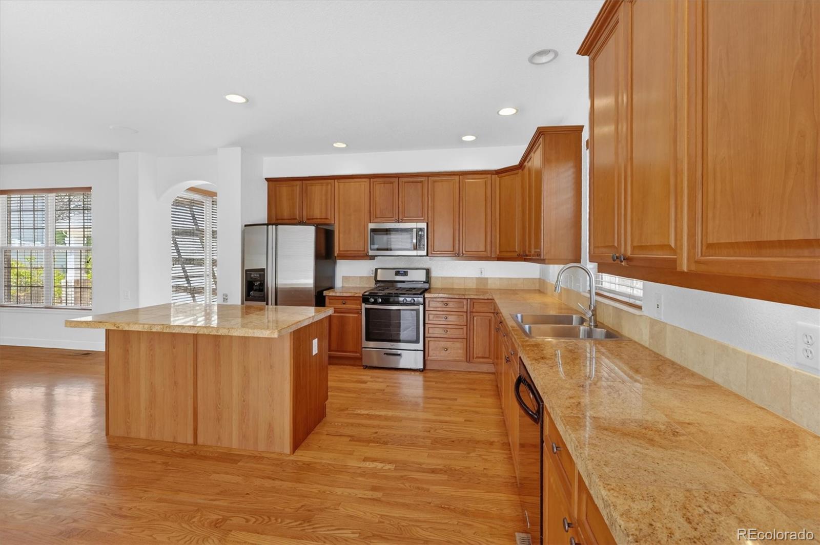 MLS Image #21 for 7622 e 6th place,denver, Colorado
