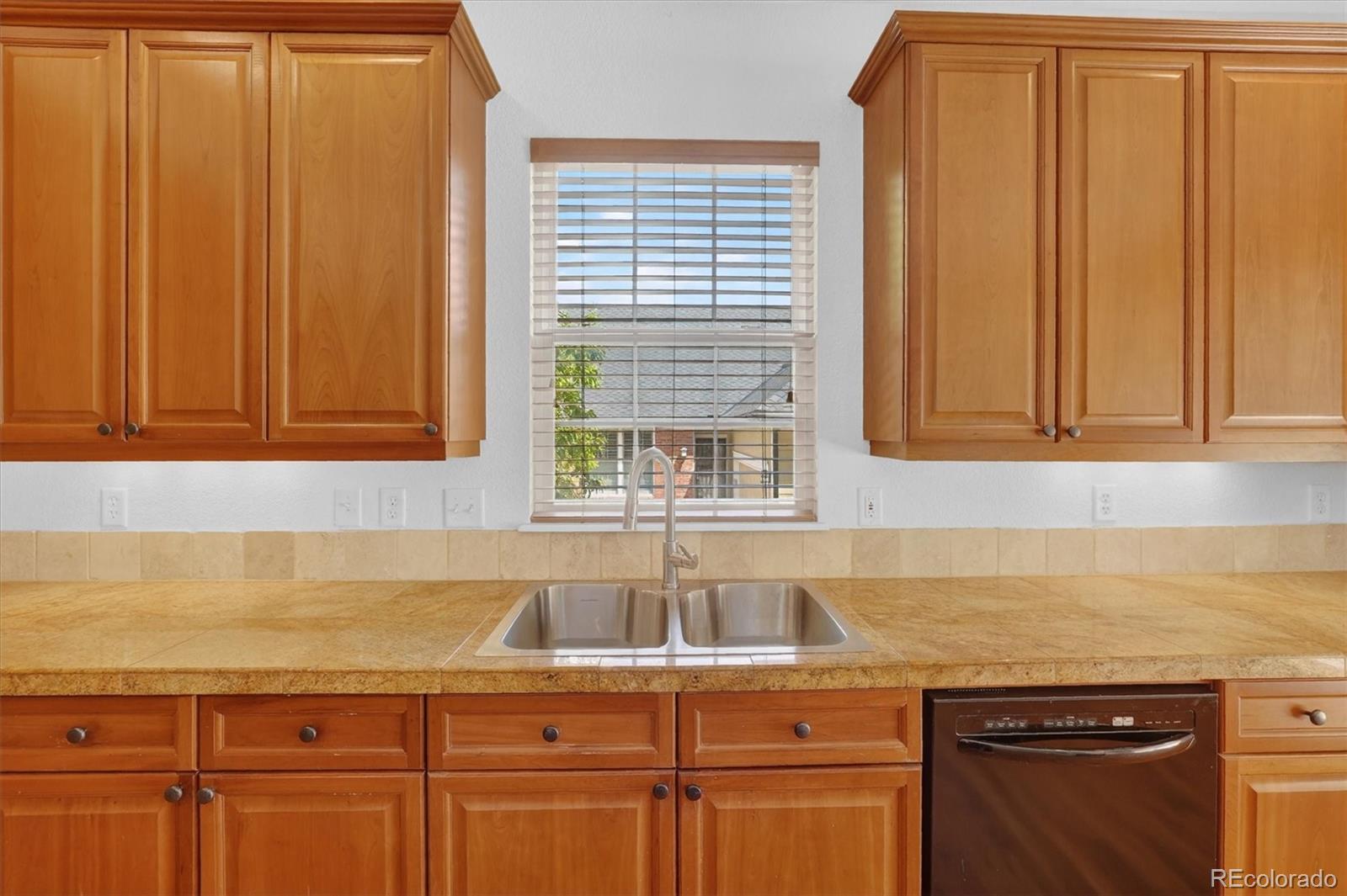 MLS Image #22 for 7622 e 6th place,denver, Colorado