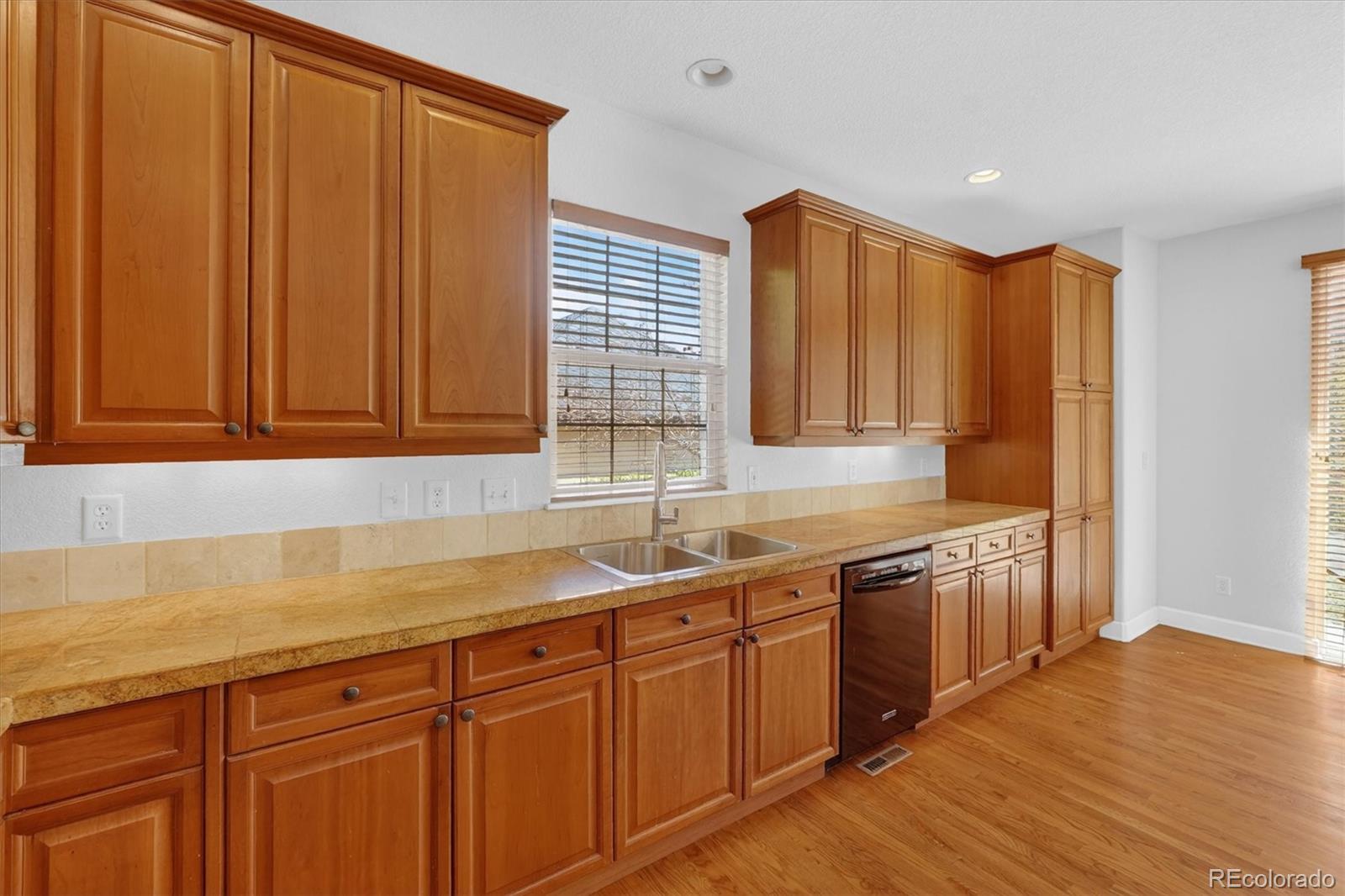 MLS Image #24 for 7622 e 6th place,denver, Colorado