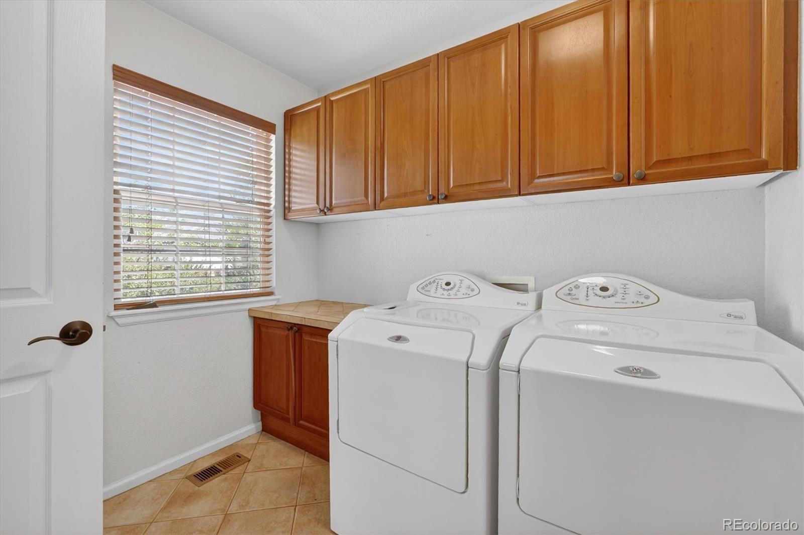MLS Image #25 for 7622 e 6th place,denver, Colorado