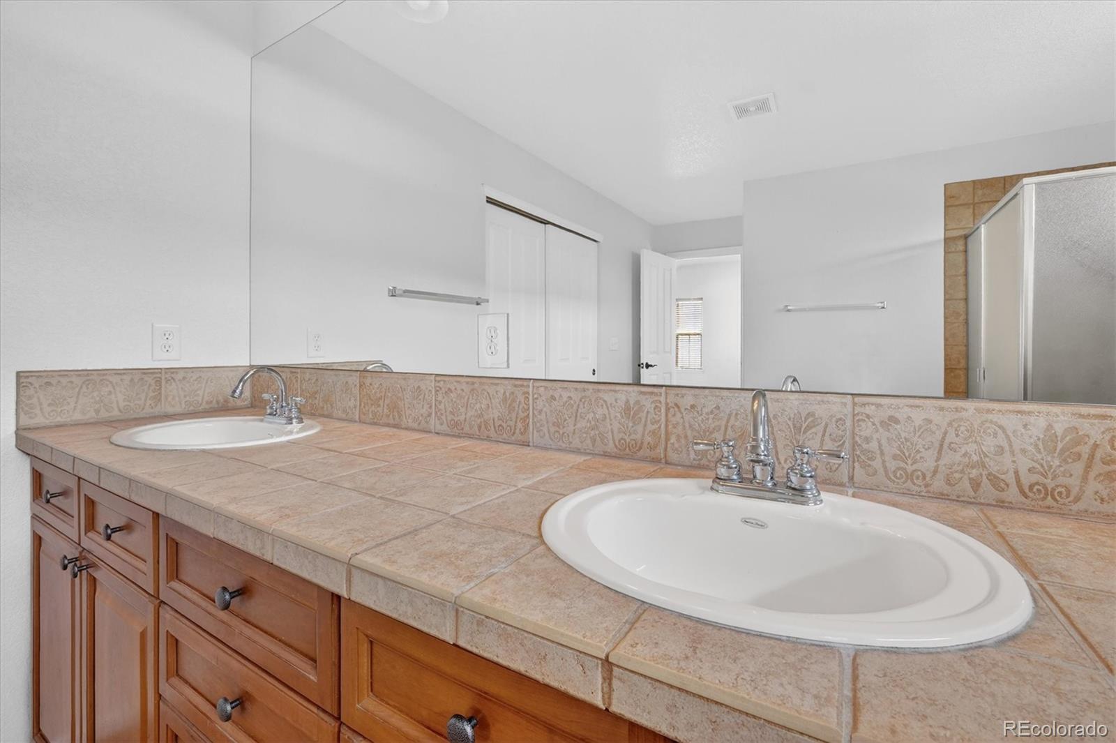 MLS Image #34 for 7622 e 6th place,denver, Colorado