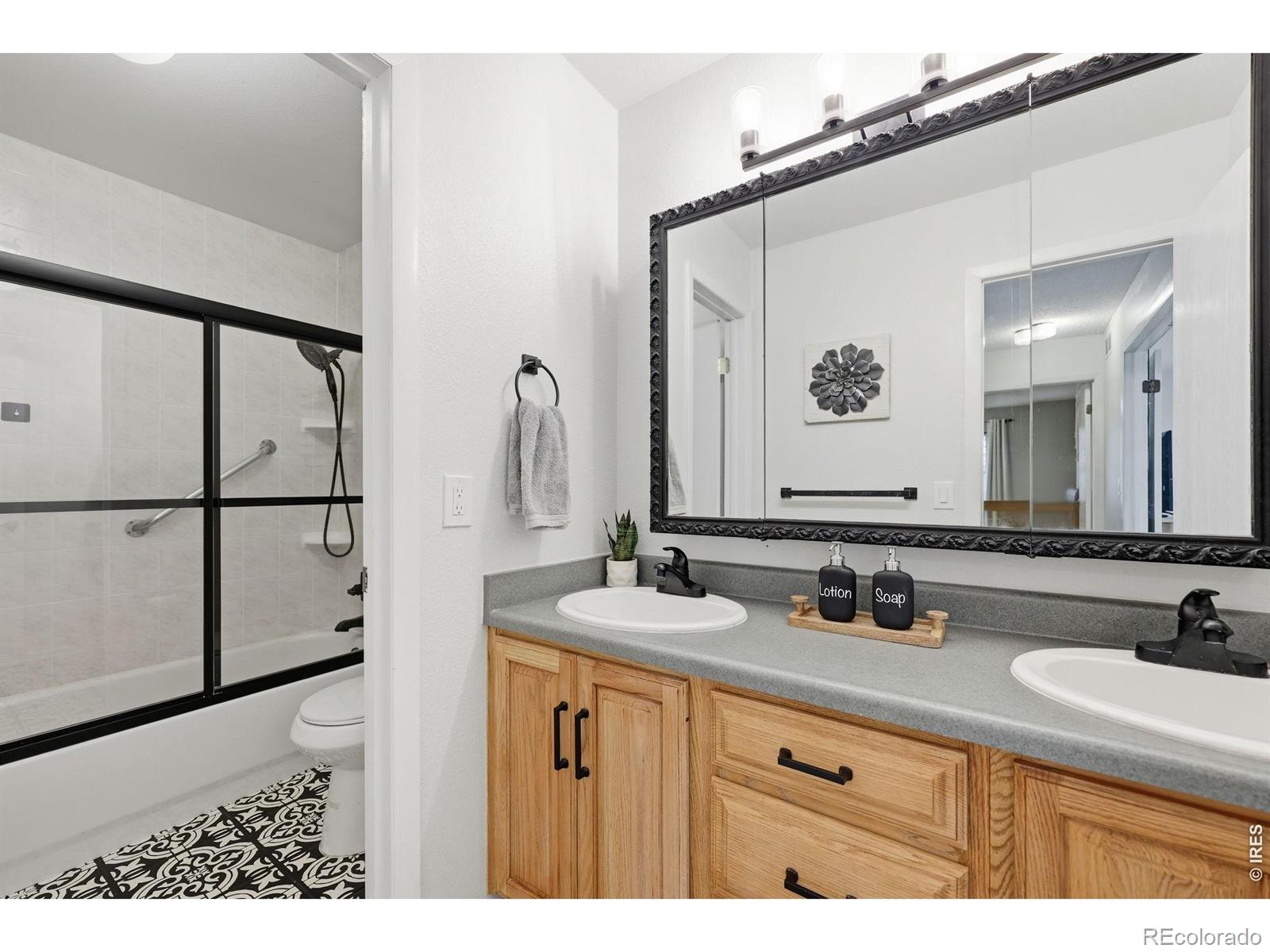 MLS Image #10 for 2598 s vaughn way #b,aurora, Colorado