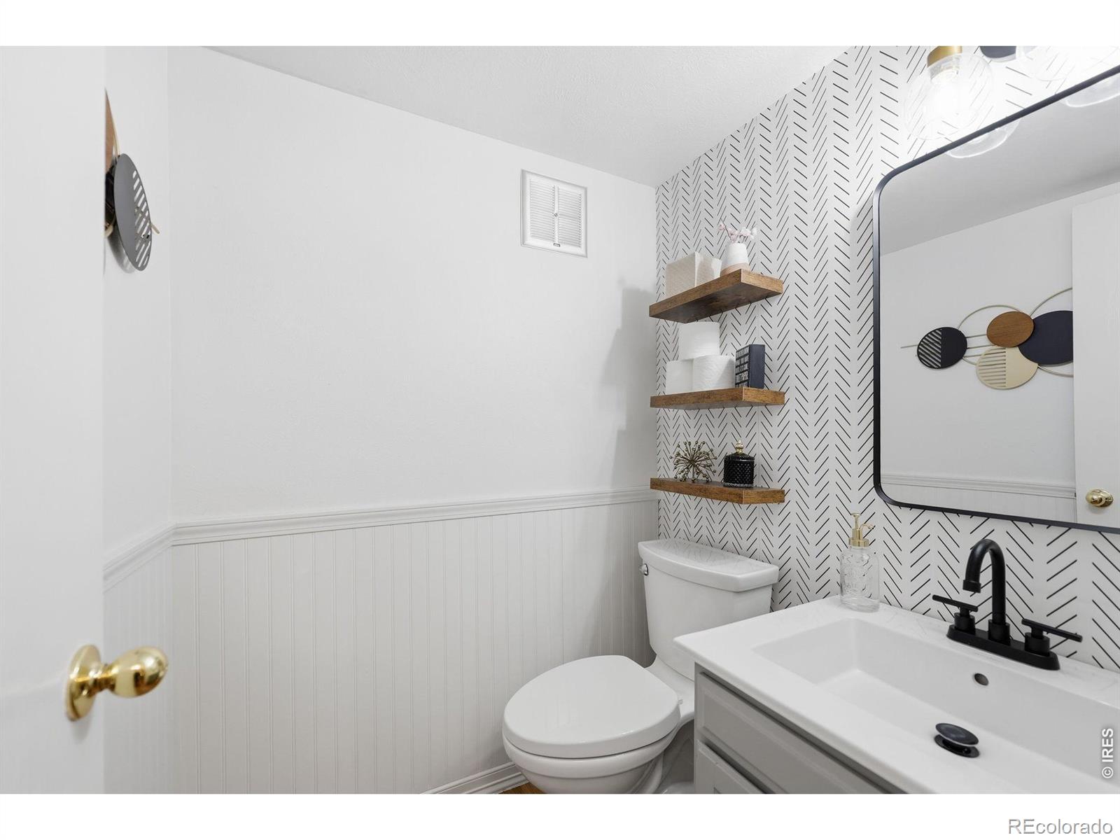 MLS Image #12 for 2598 s vaughn way #b,aurora, Colorado