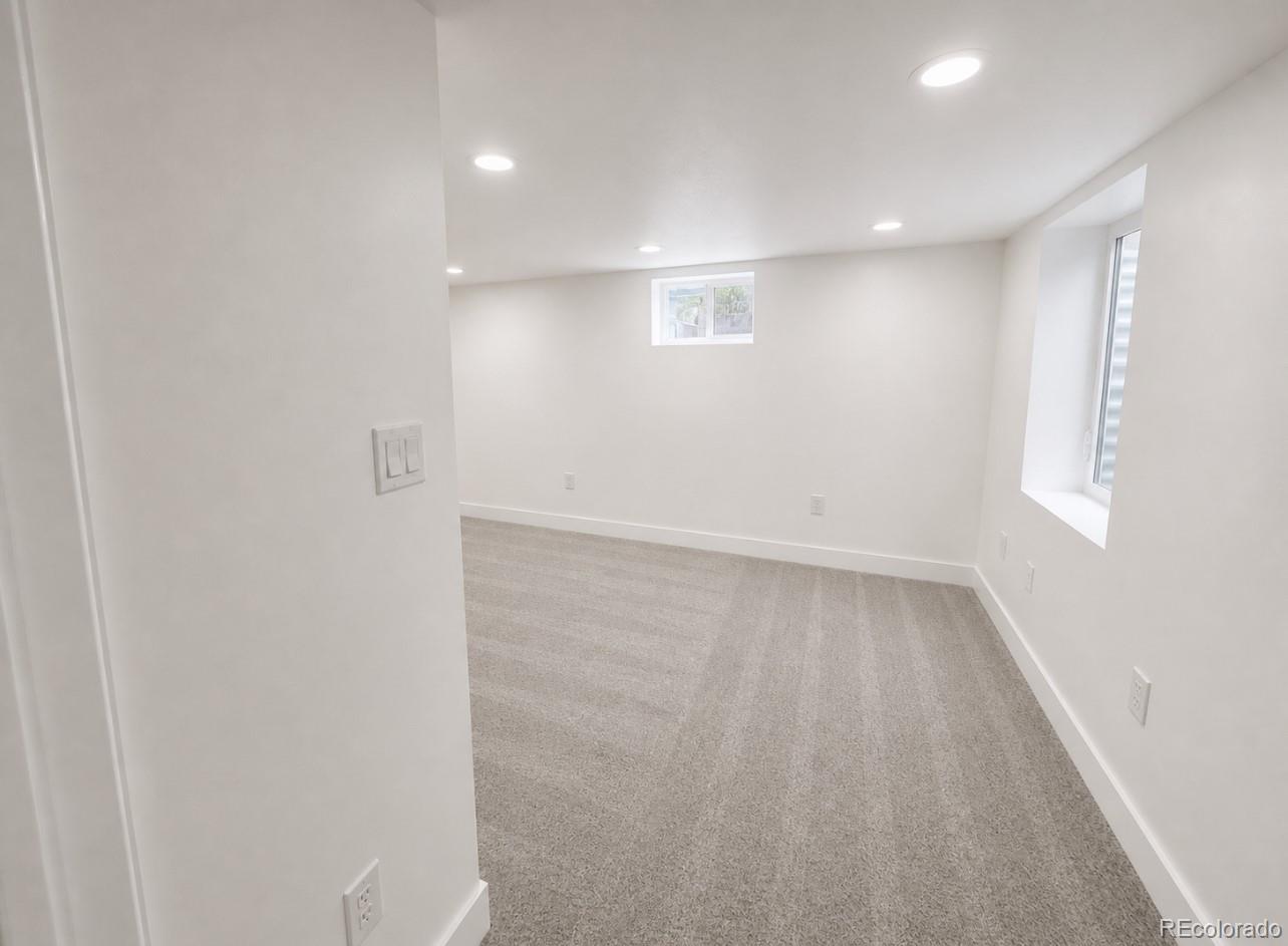 MLS Image #18 for 1315 s knox court,denver, Colorado