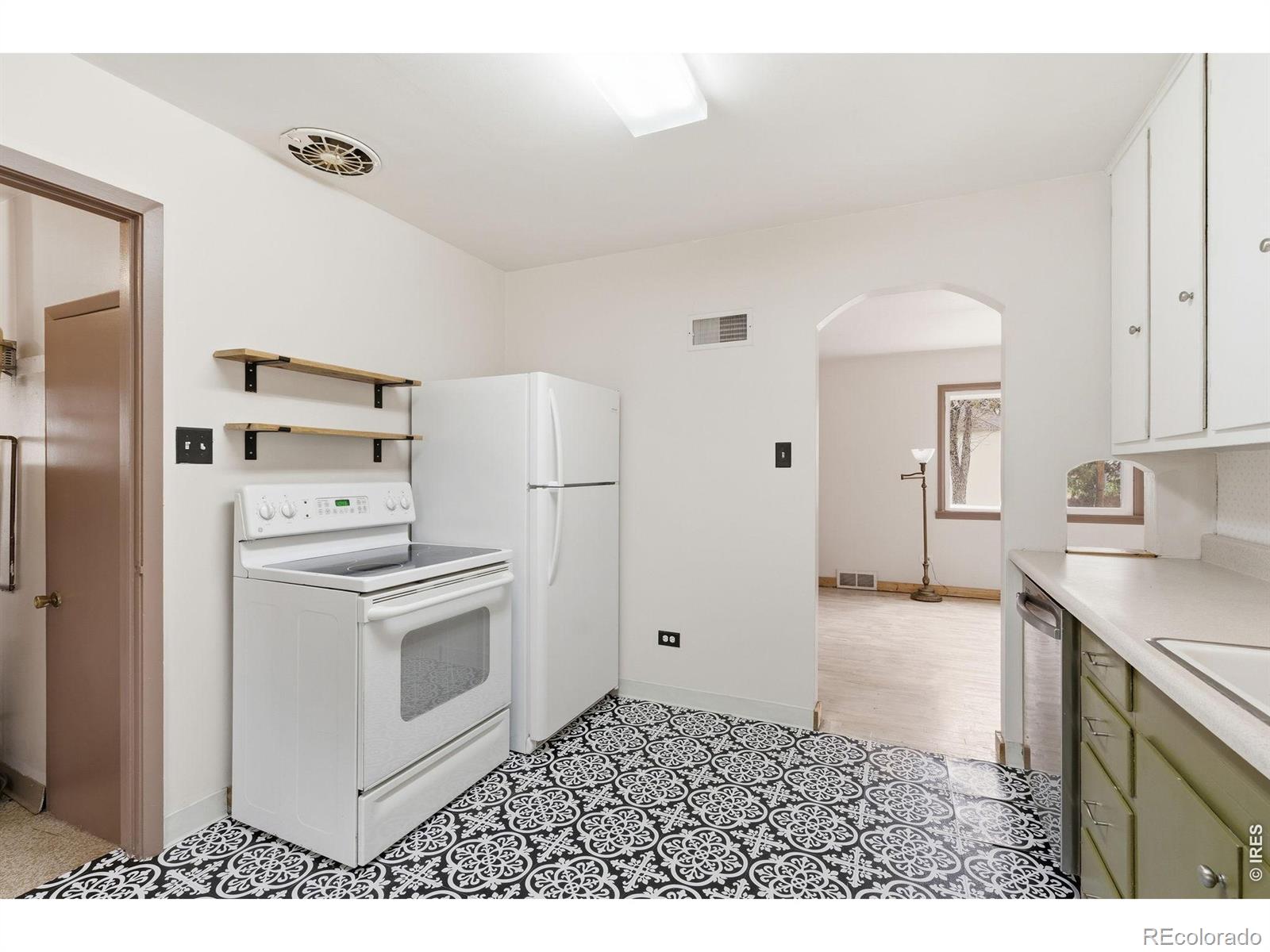 MLS Image #13 for 31916  county road 6 ,keenesburg, Colorado