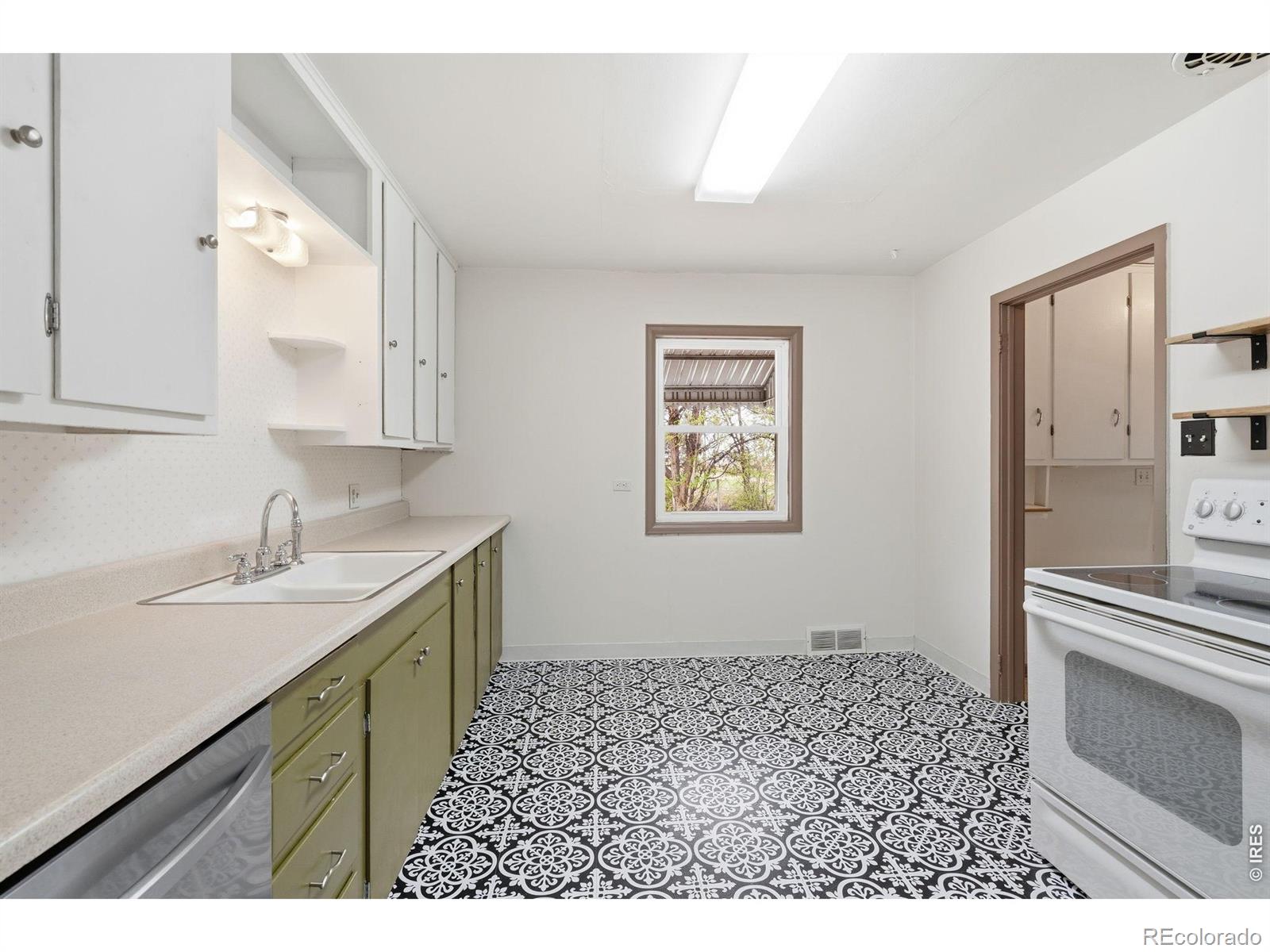 MLS Image #17 for 31916  county road 6 ,keenesburg, Colorado