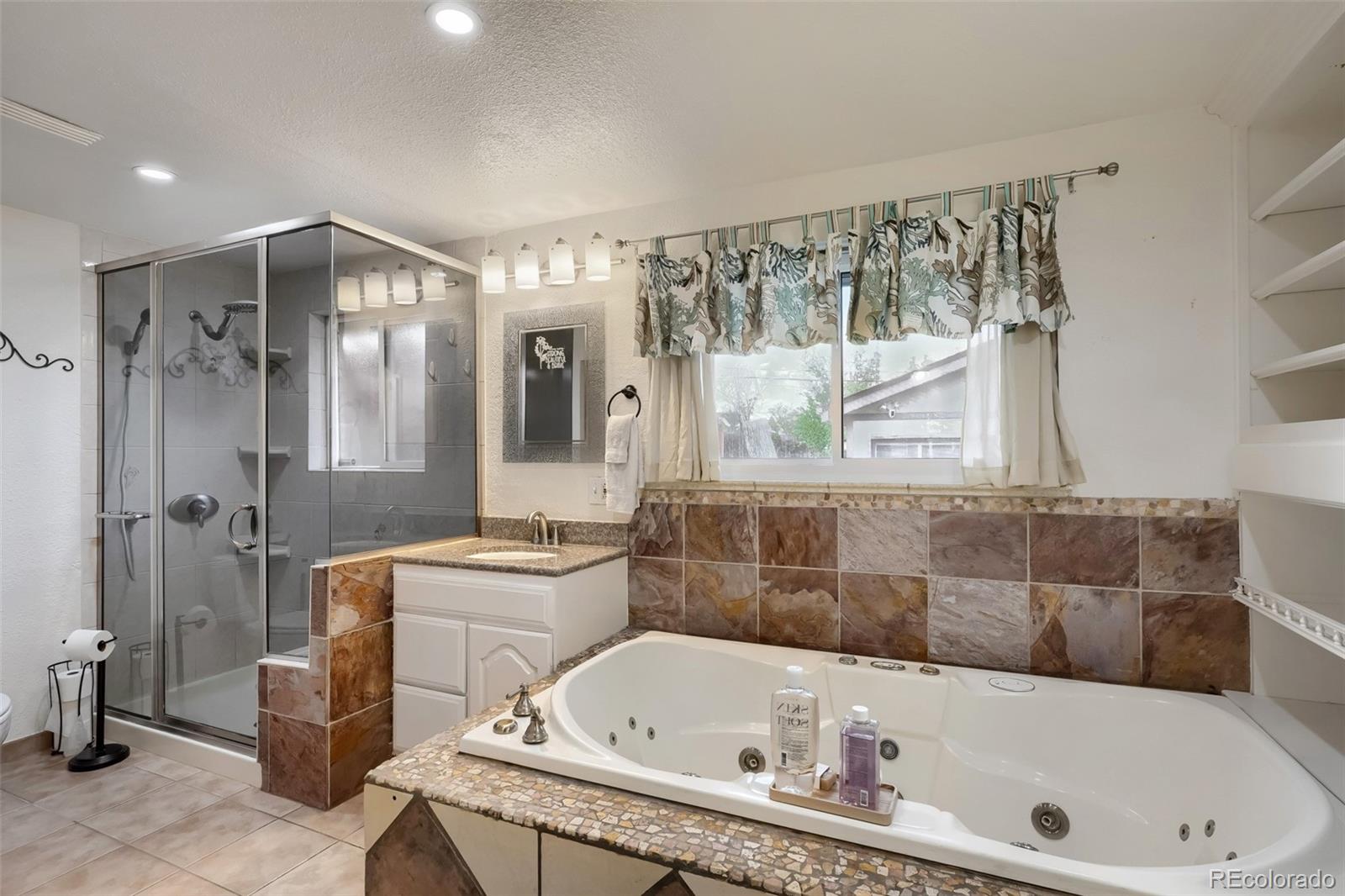 MLS Image #13 for 3173 w farmdale road,englewood, Colorado
