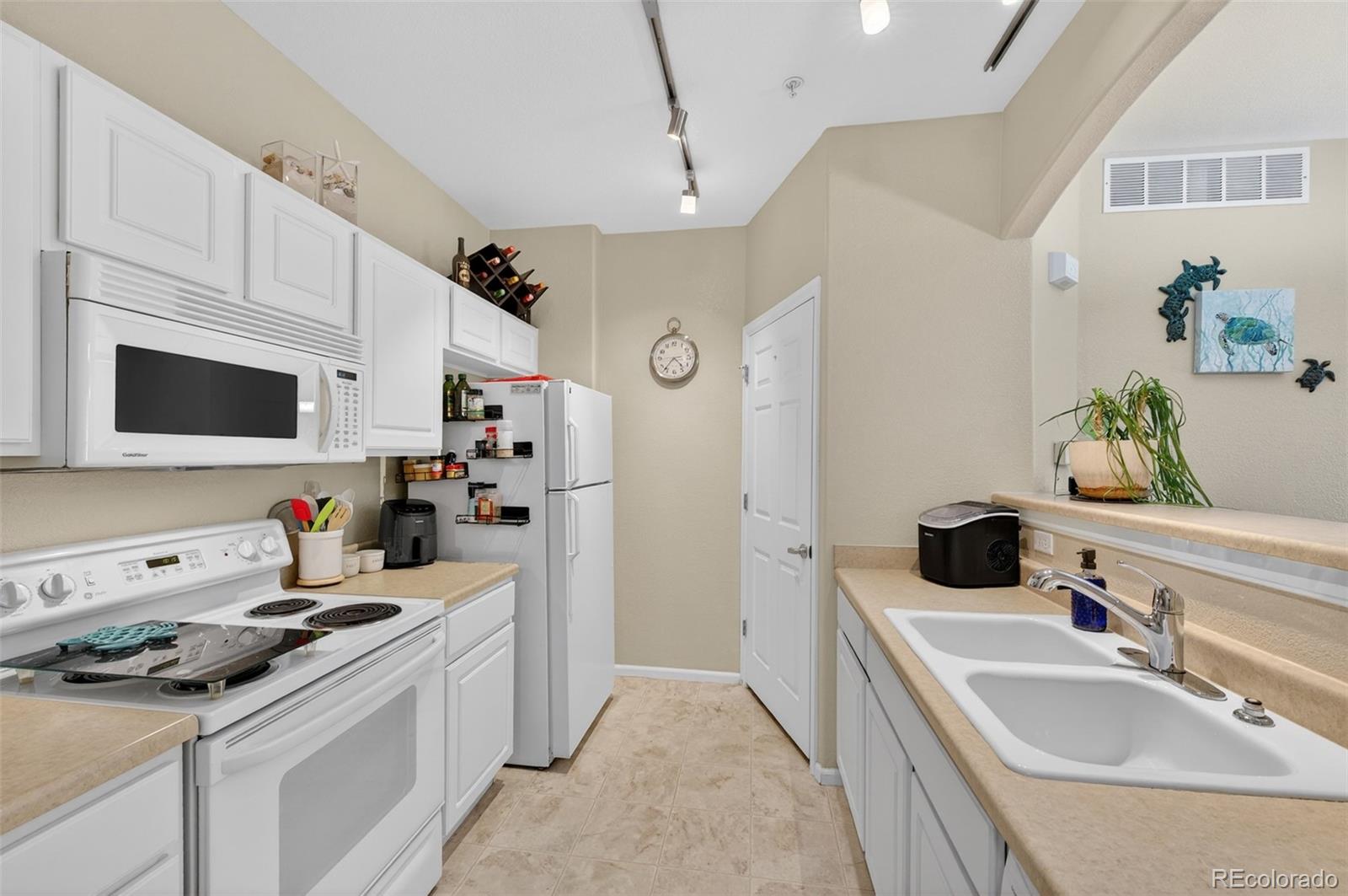 MLS Image #11 for 5255  memphis street,denver, Colorado