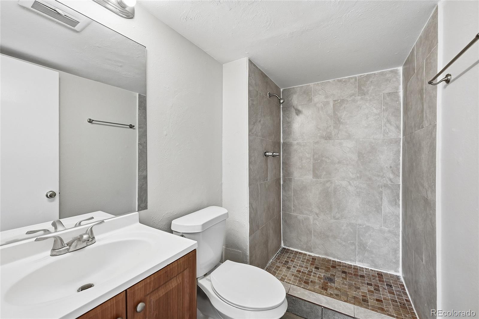 MLS Image #14 for 875 s quebec street,denver, Colorado