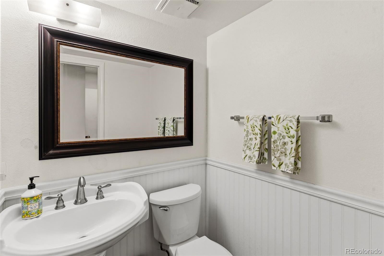 MLS Image #10 for 8651 e amherst drive,denver, Colorado