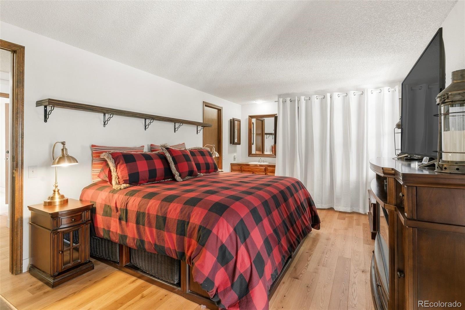 MLS Image #12 for 8651 e amherst drive,denver, Colorado