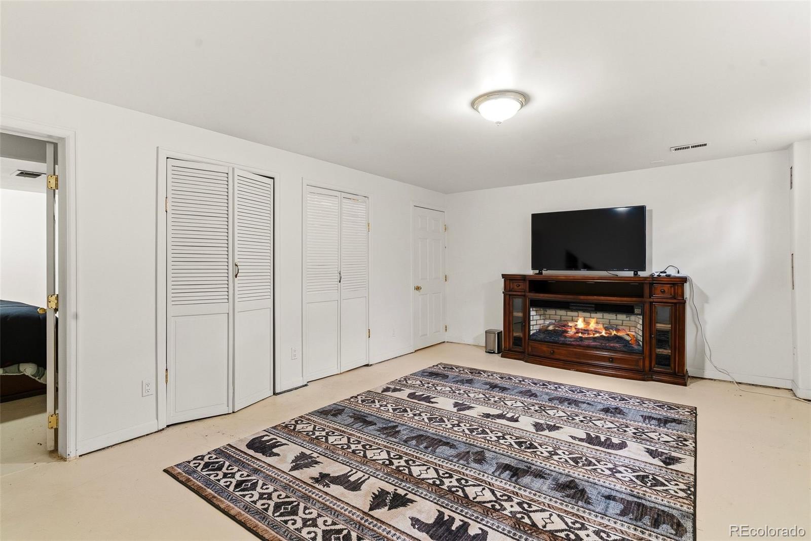MLS Image #17 for 8651 e amherst drive,denver, Colorado